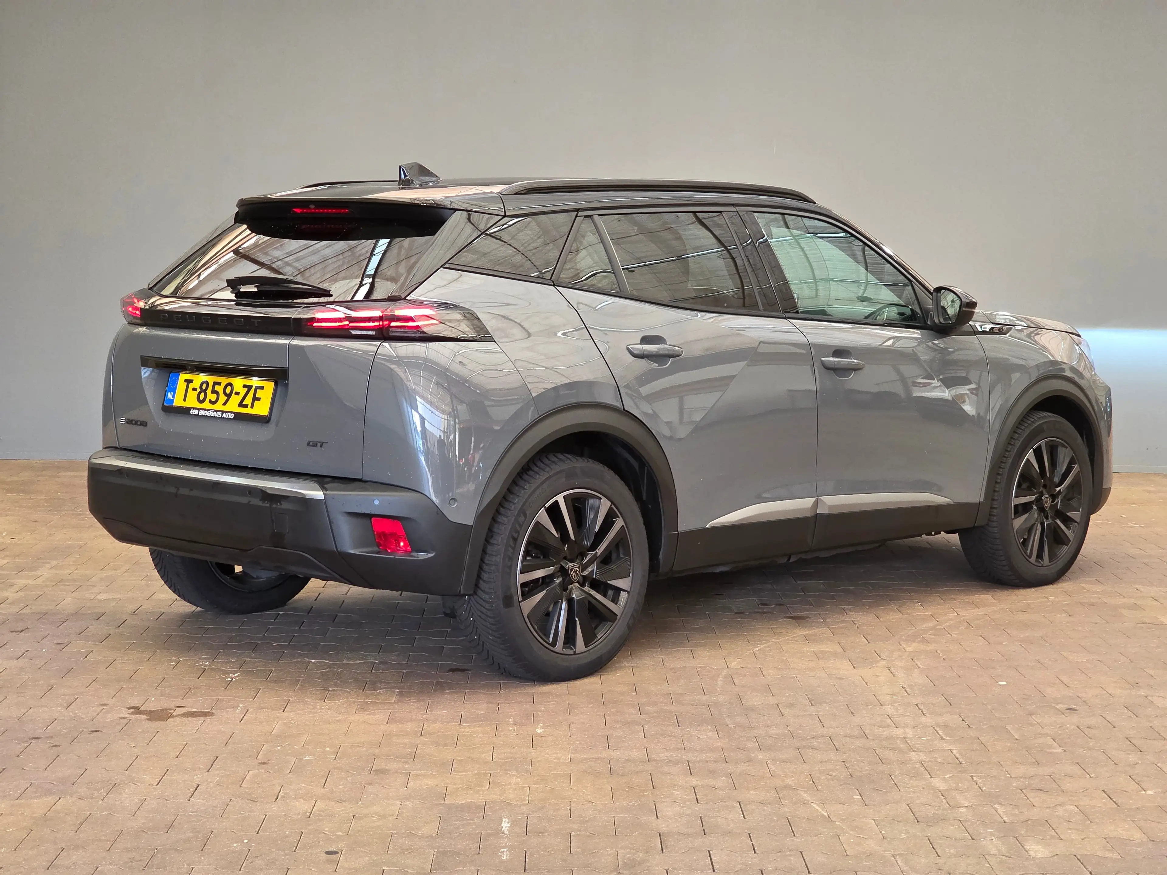 Peugeot e-2008 EV GT 54 kWh Panorama Dak | Camera Rondom | Alcant — photo 2