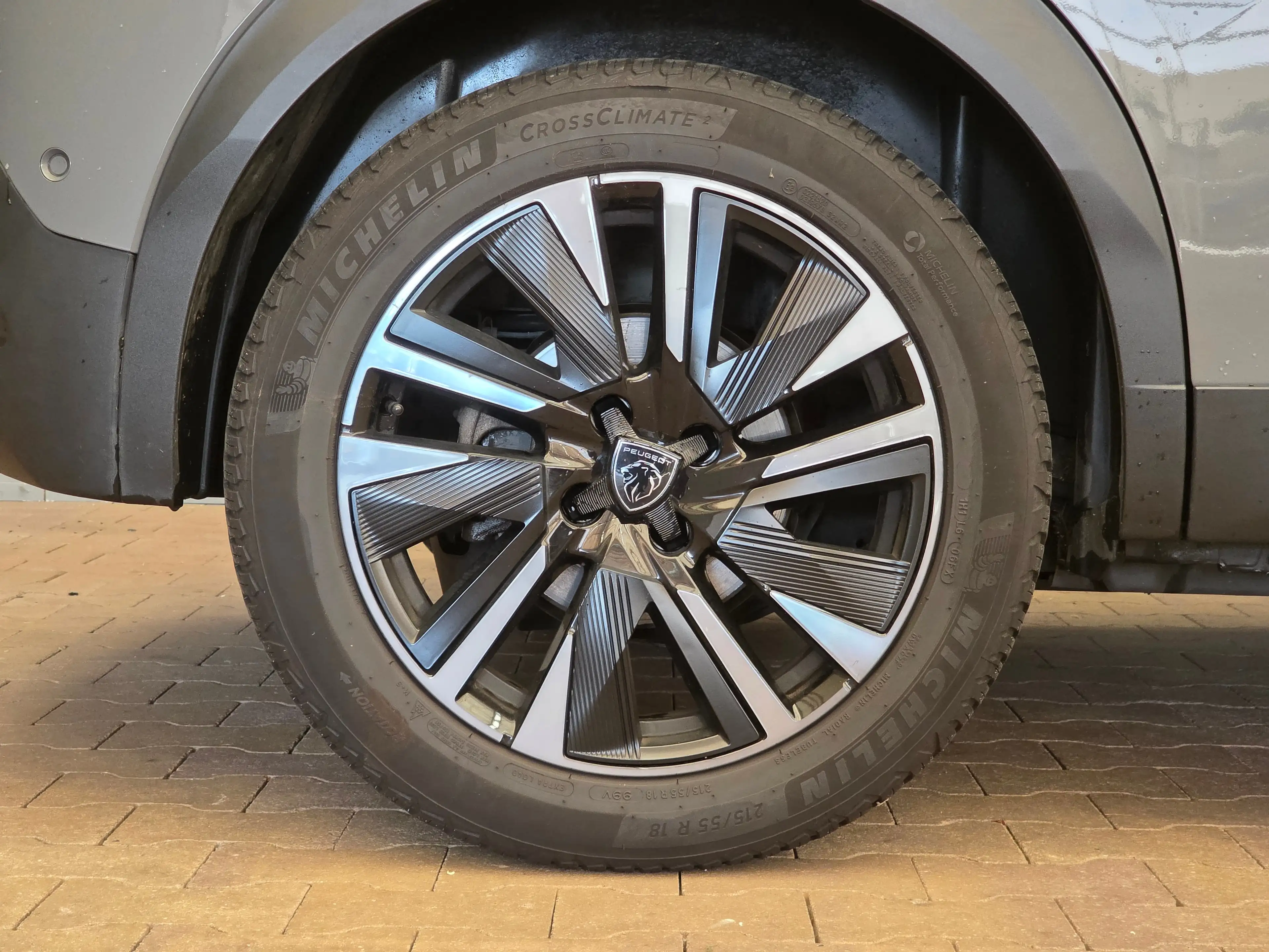 Peugeot e-2008 EV GT 54 kWh Panorama Dak | Camera Rondom | Alcant — photo 6