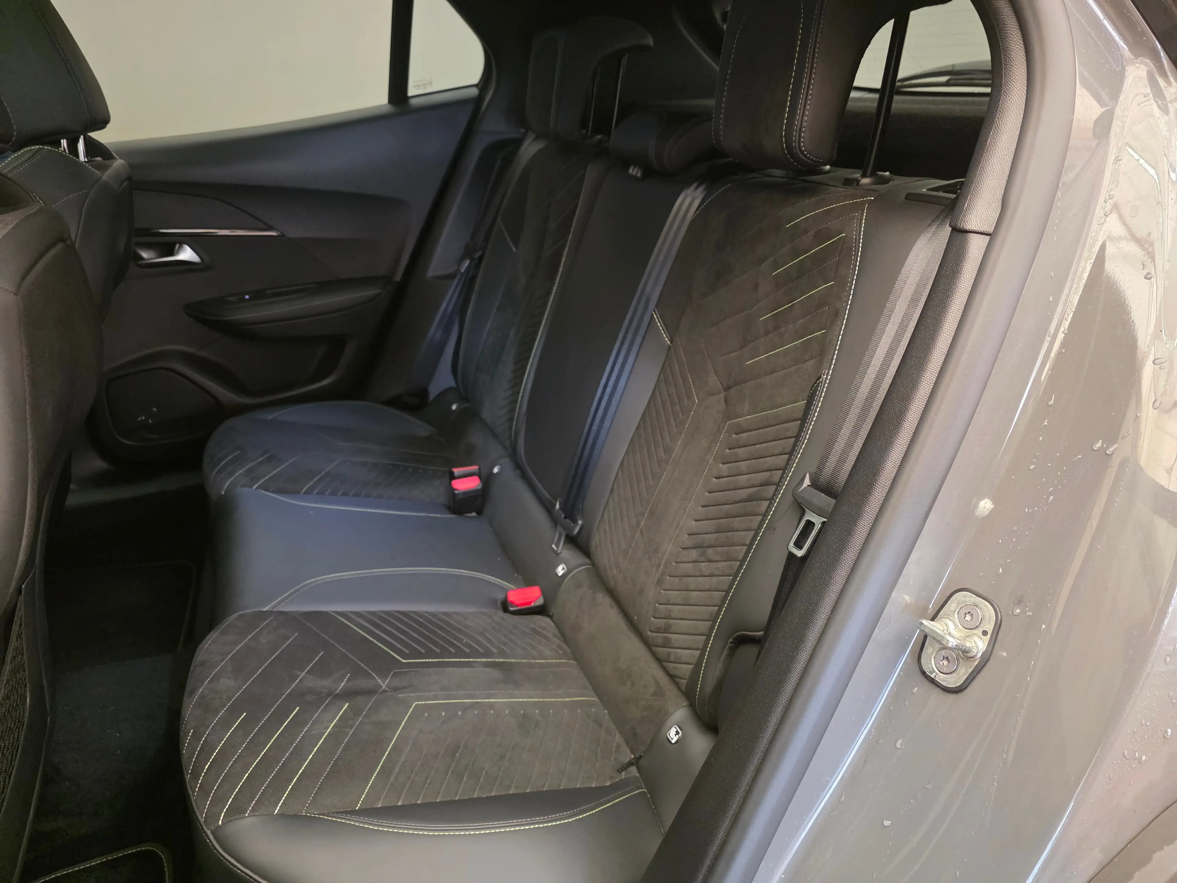 Peugeot e-2008 EV GT 54 kWh Panorama Dak | Camera Rondom | Alcant — photo 13