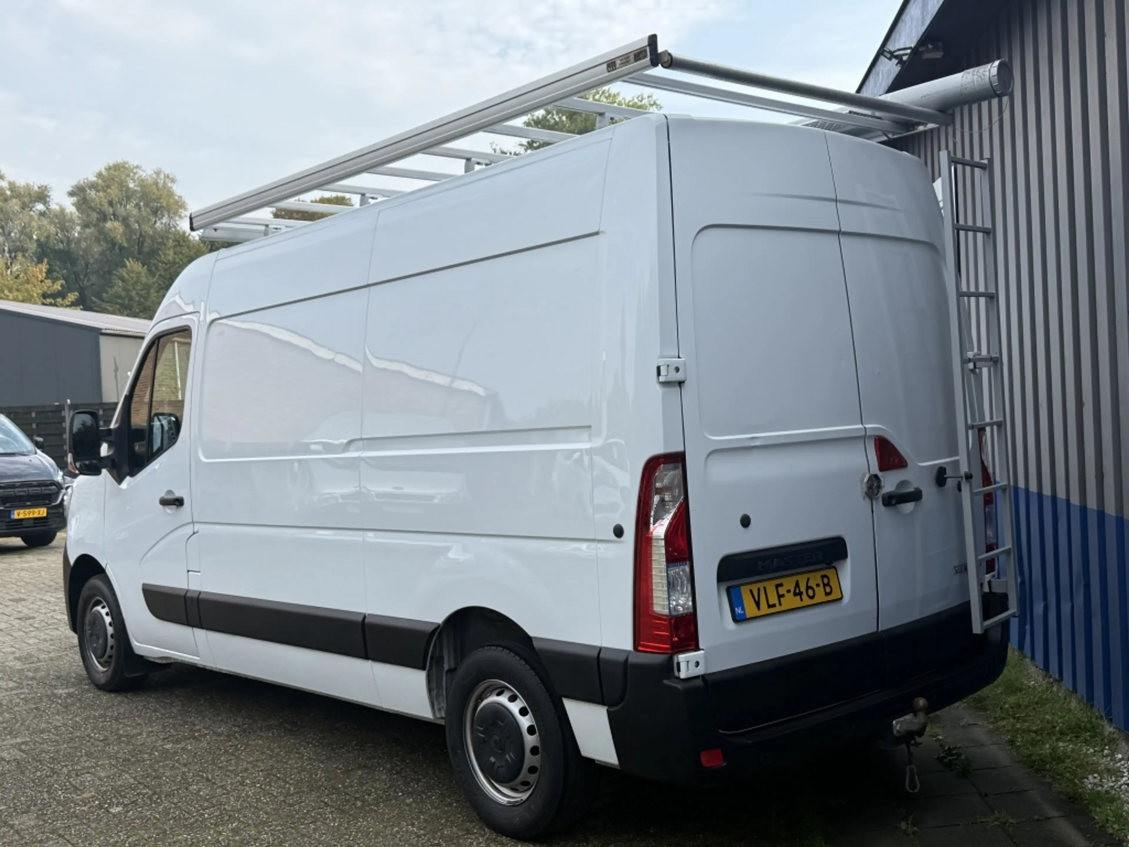 Renault Master T35 2.3dCi L2H2 W.E. — photo 3