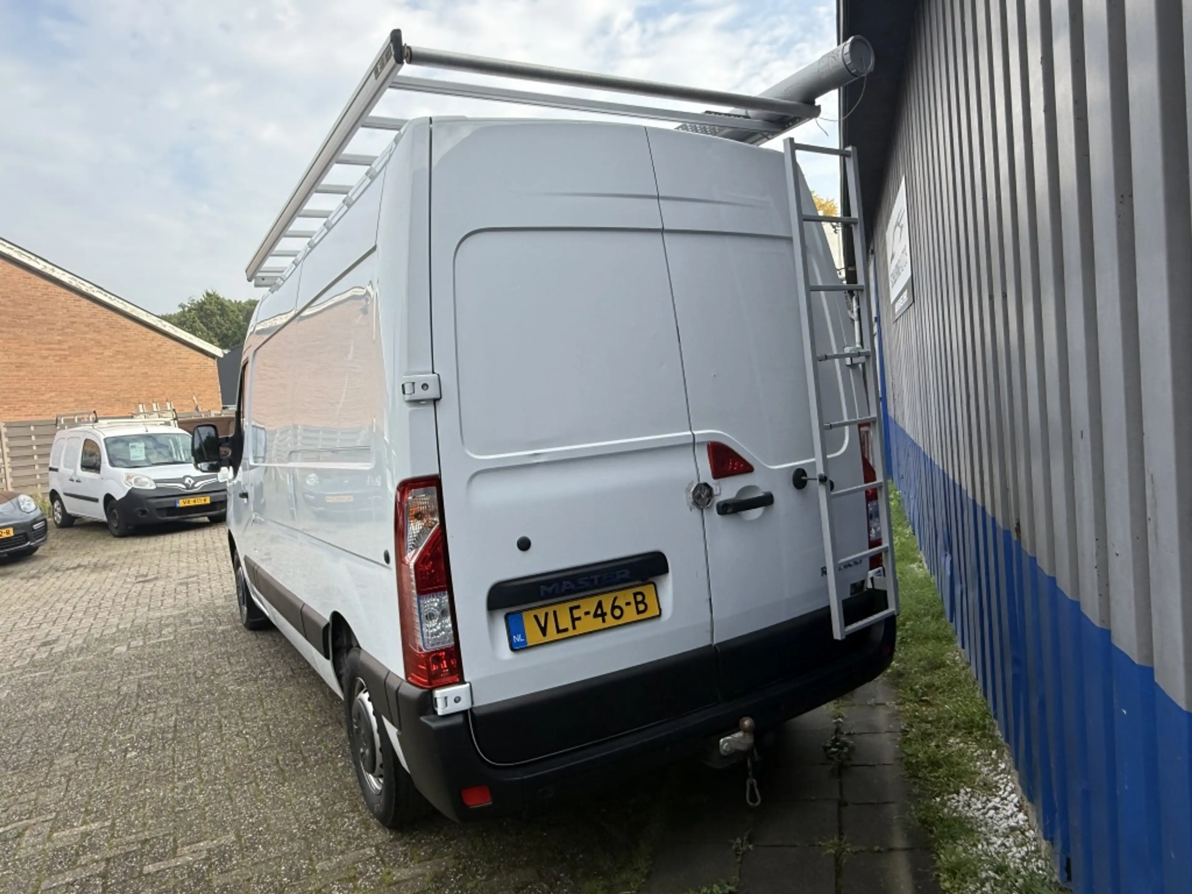 Renault Master T35 2.3dCi L2H2 W.E. — photo 4
