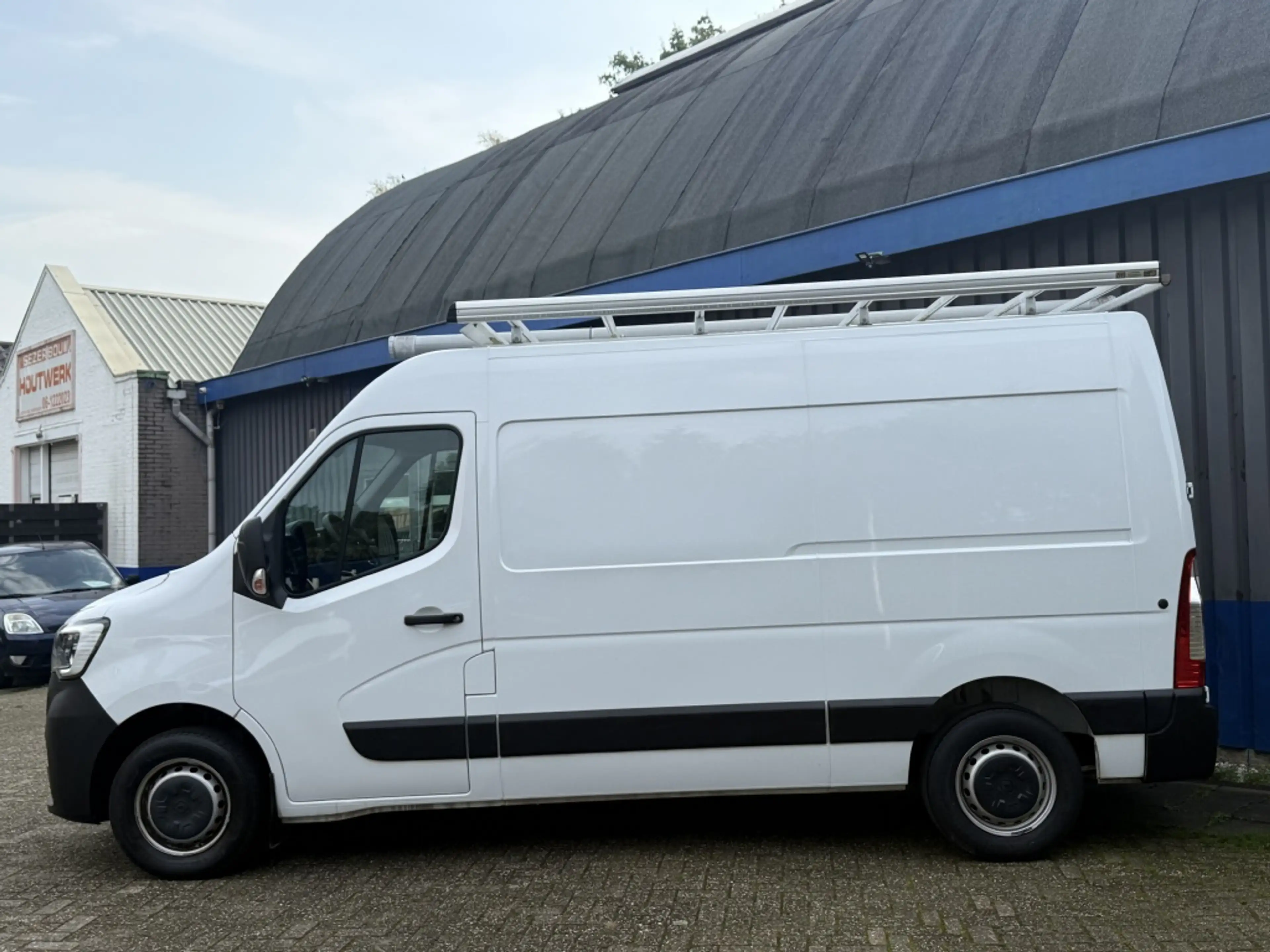 Renault Master T35 2.3dCi L2H2 W.E. — photo 2