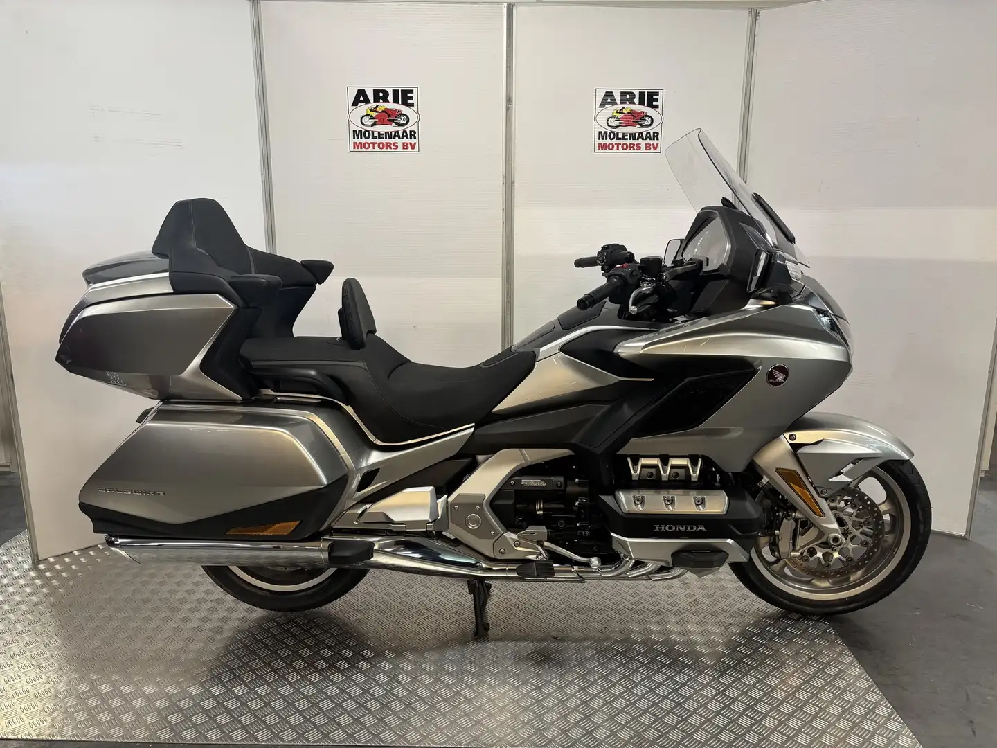 Honda GL 1800 Touring DeLuxe Zilver - 1