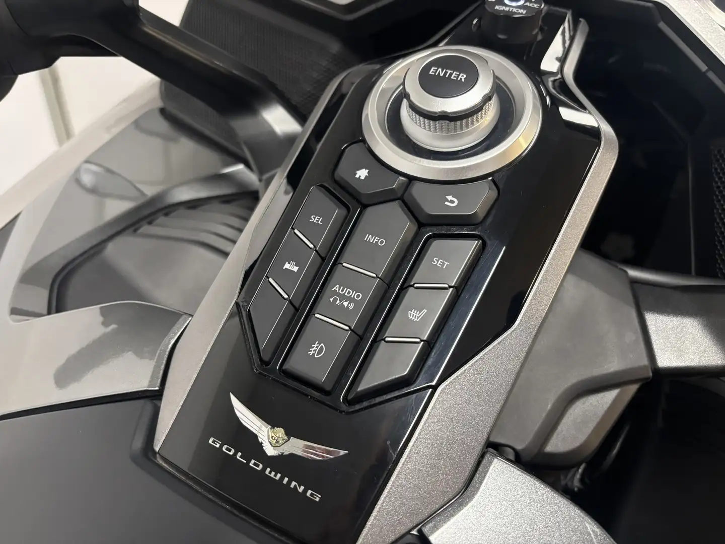 Honda GL 1800 Touring DeLuxe Zilver - 2