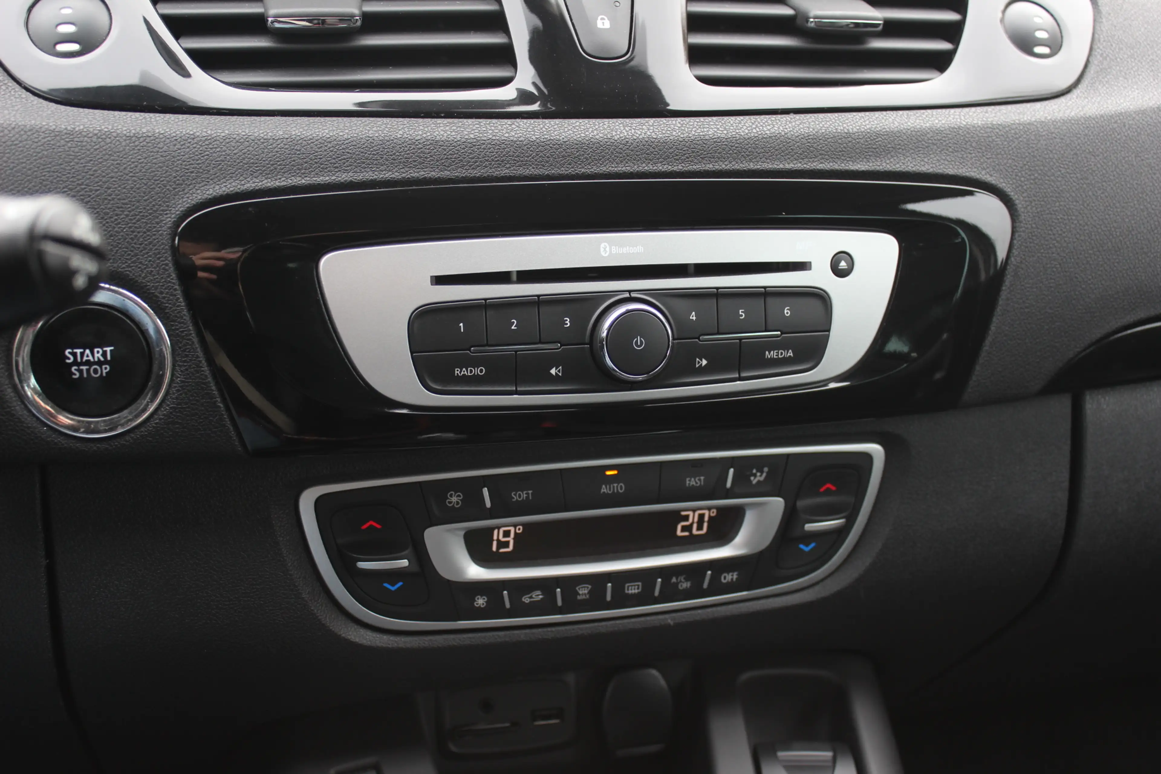 Renault Scenic 1.2 TCe Bose / Camera / Navigatie / Keyless / 17'' — photo 24