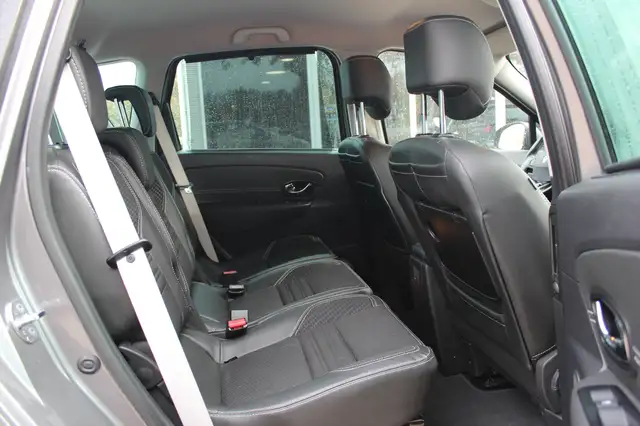 Renault Scenic view 12