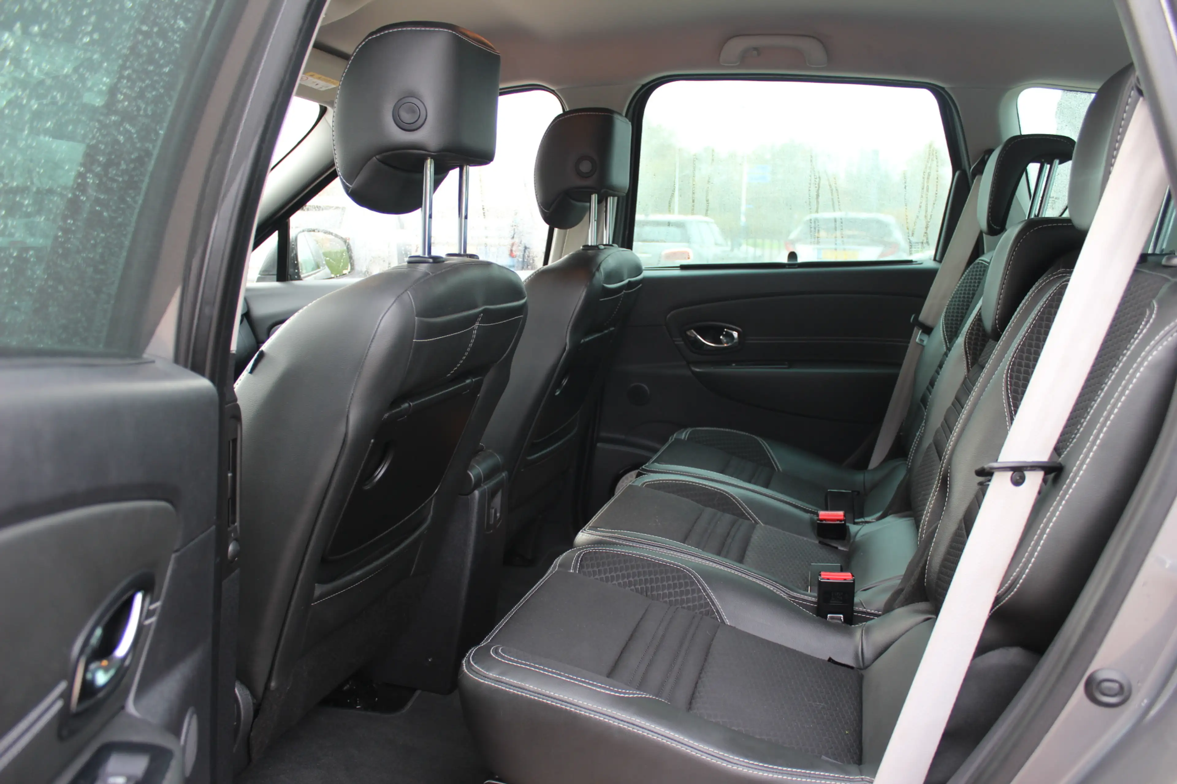 Renault Scenic 1.2 TCe Bose / Camera / Navigatie / Keyless / 17'' — photo 11