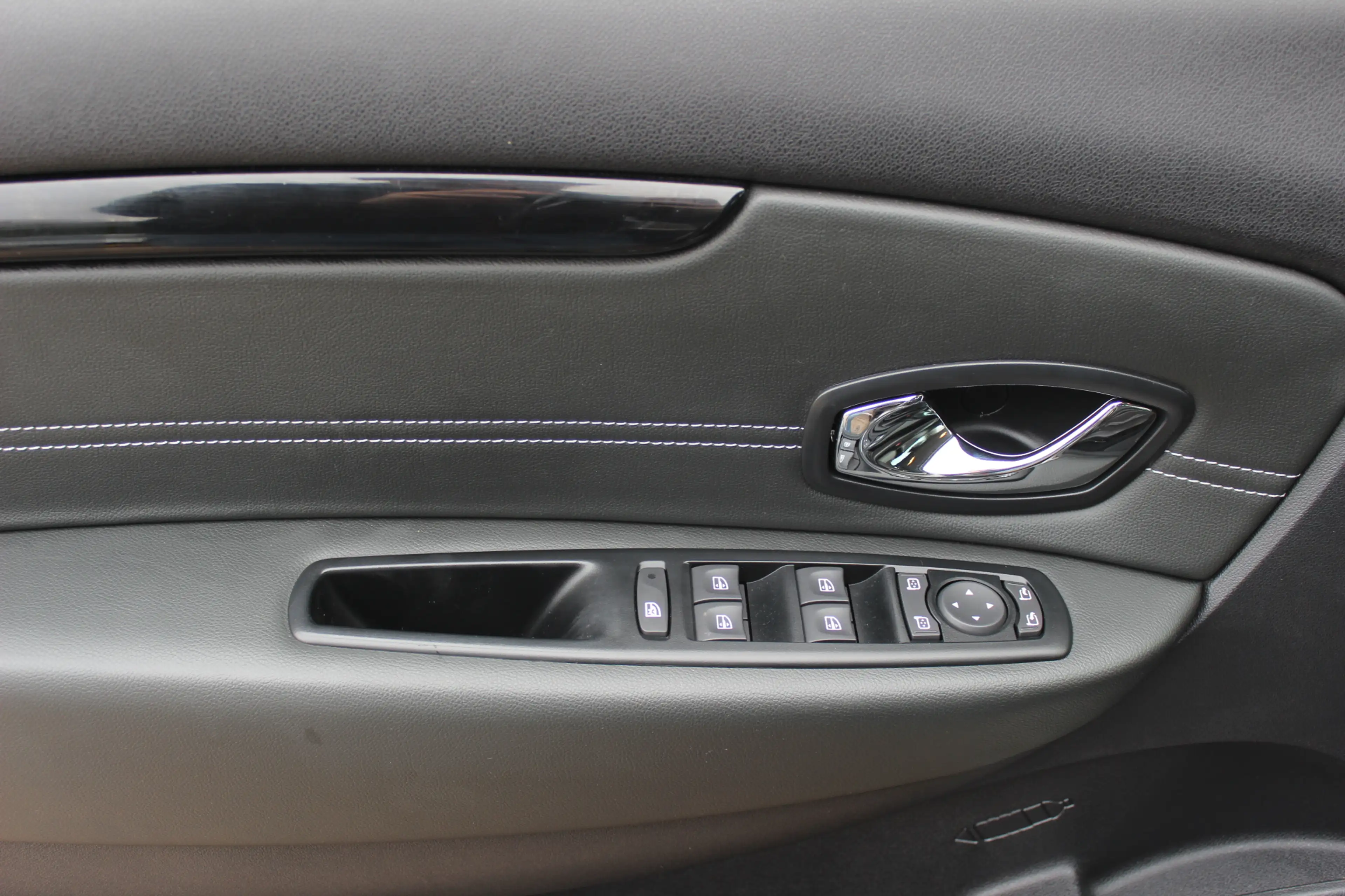 Renault Scenic 1.2 TCe Bose / Camera / Navigatie / Keyless / 17'' — photo 34