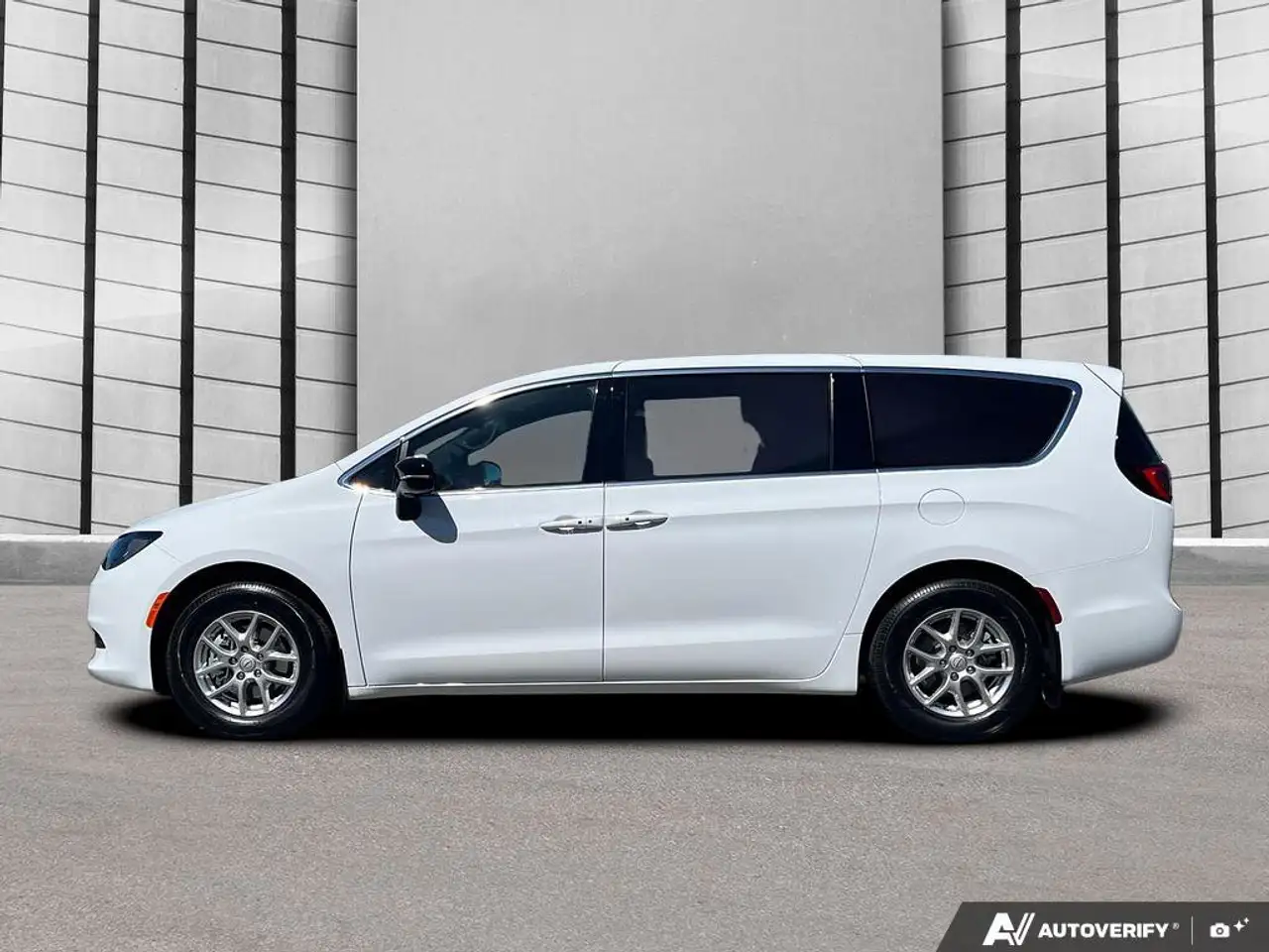 Chrysler Grand Caravan снимка Chrysler Grand Caravan