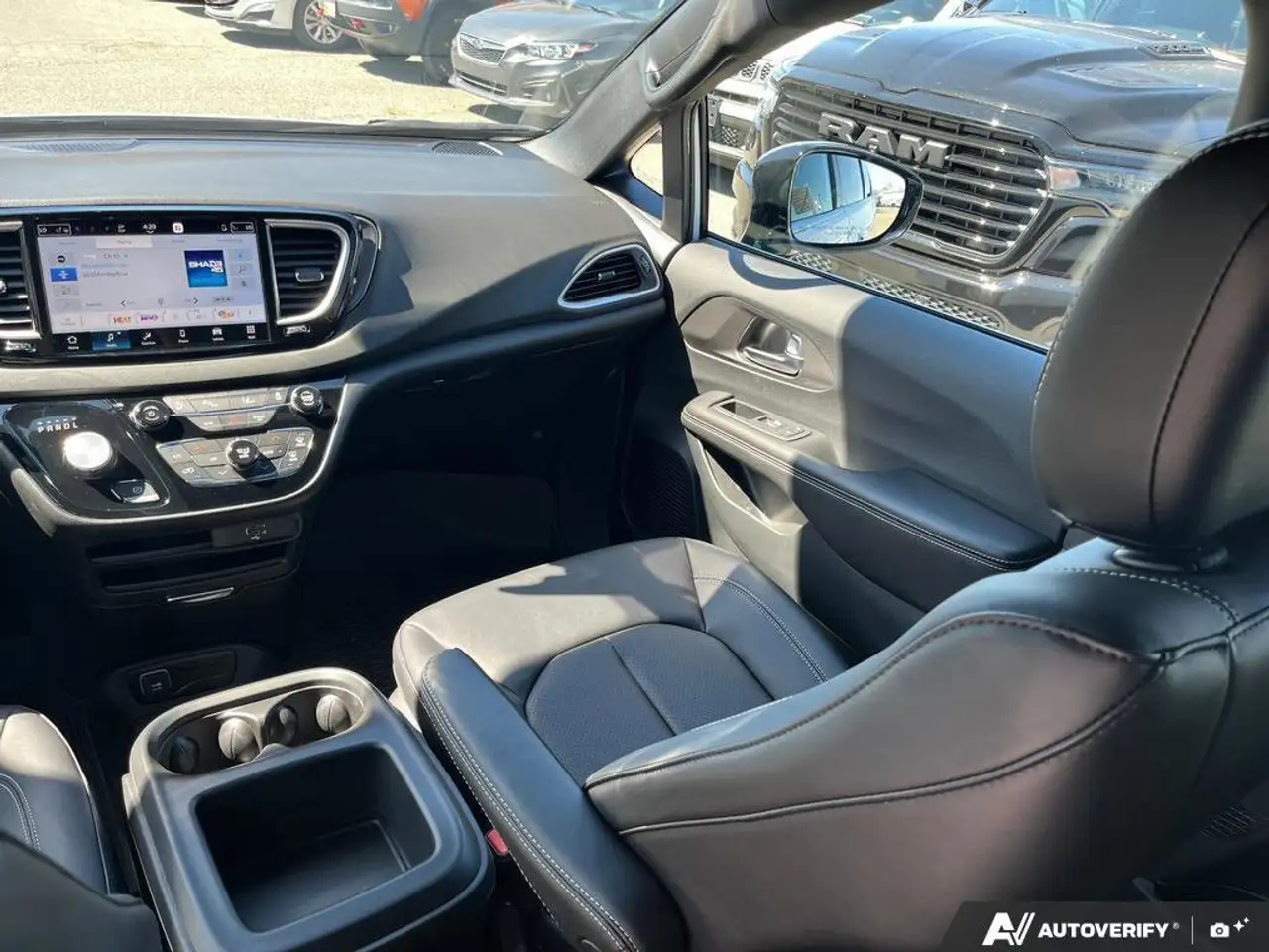 Chrysler Grand Caravan снимка Chrysler Grand Caravan