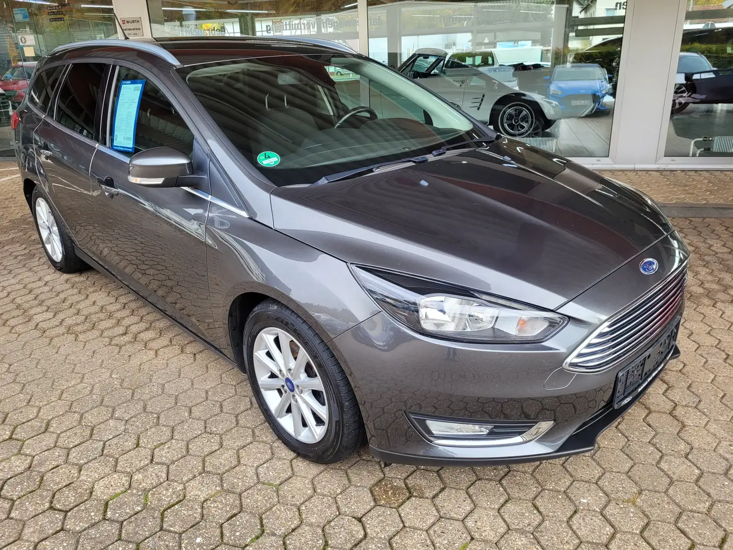 Ford Focus Titanium Grau - 1