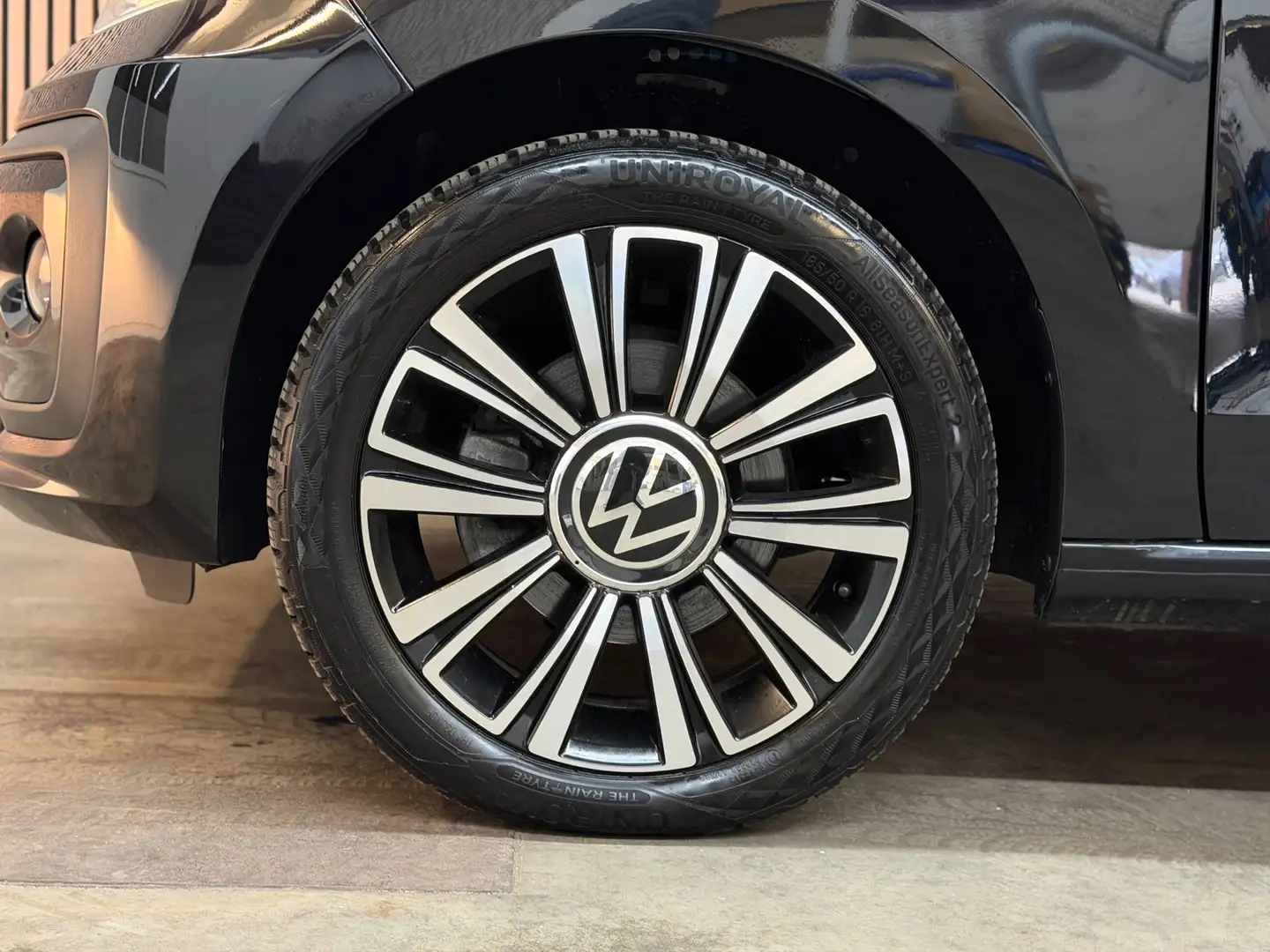 Volkswagen up! 1.0 beats 2023 CAMERA CRUISE BLUETOOTH CLIMA Negro - 2