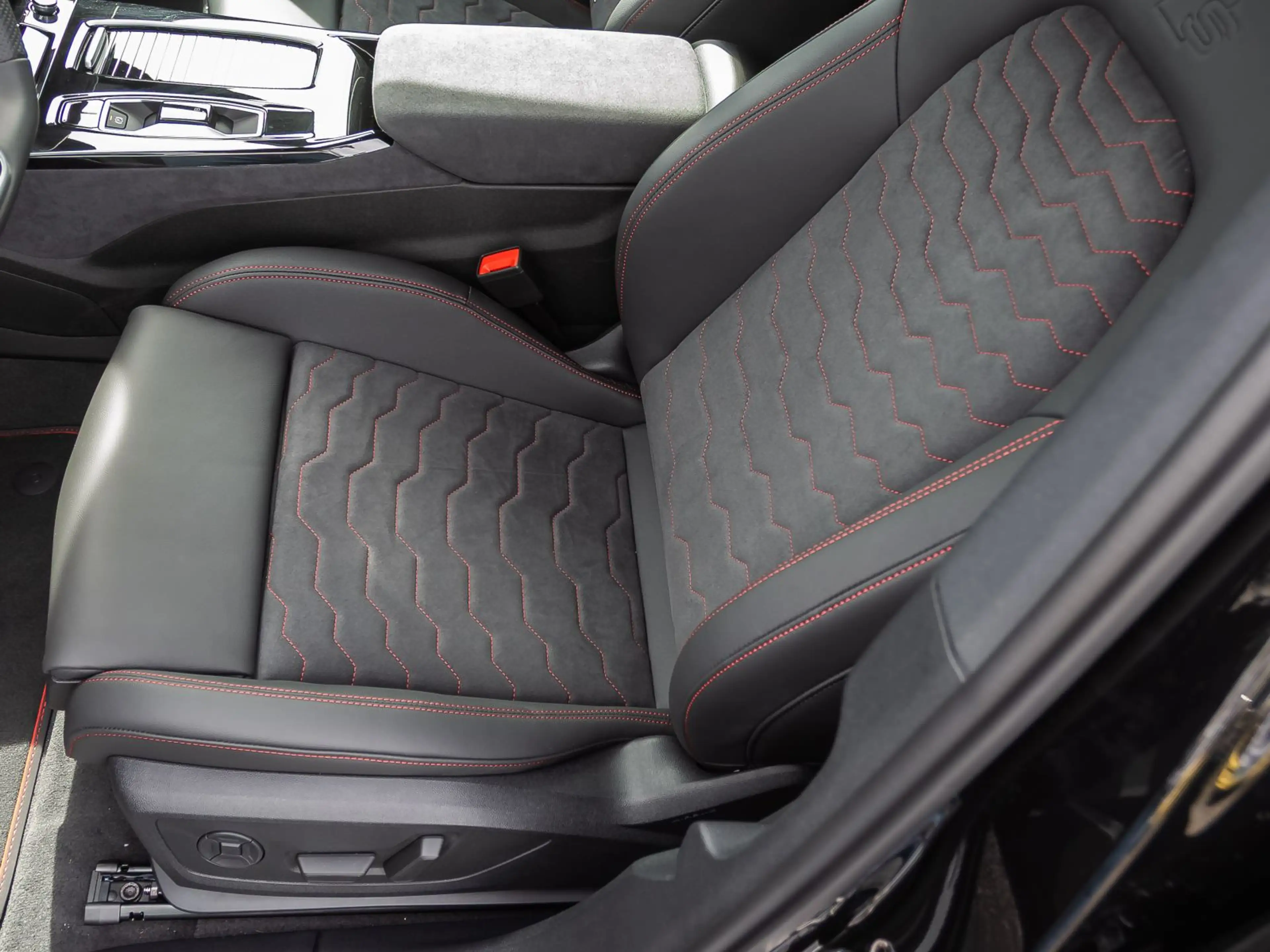 Audi A6 e-tron 2xS line qu. 315 kW  Luftfwk. Hu — photo 12
