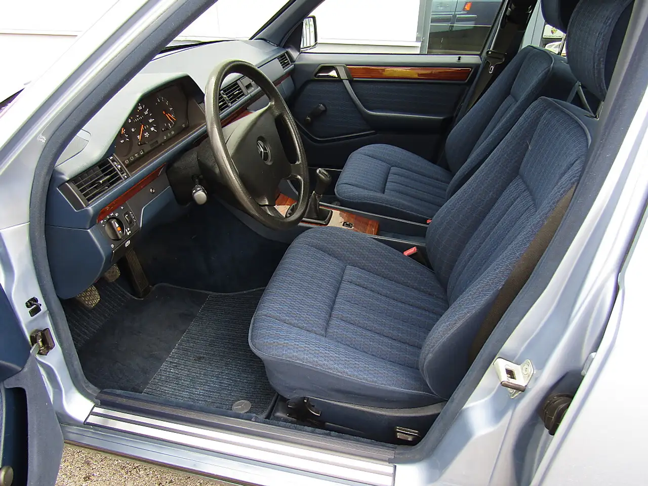 Mercedes-Benz E 200 D Diesel sehr guter Zustand !!, foto 9