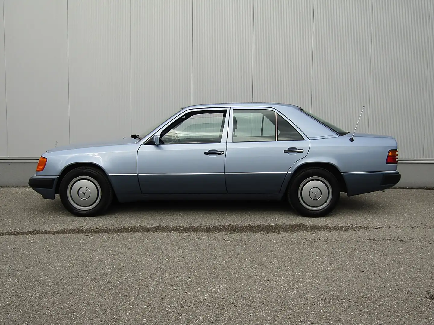 Mercedes-Benz E 200 D Diesel sehr guter Zustand !! Blau - 2