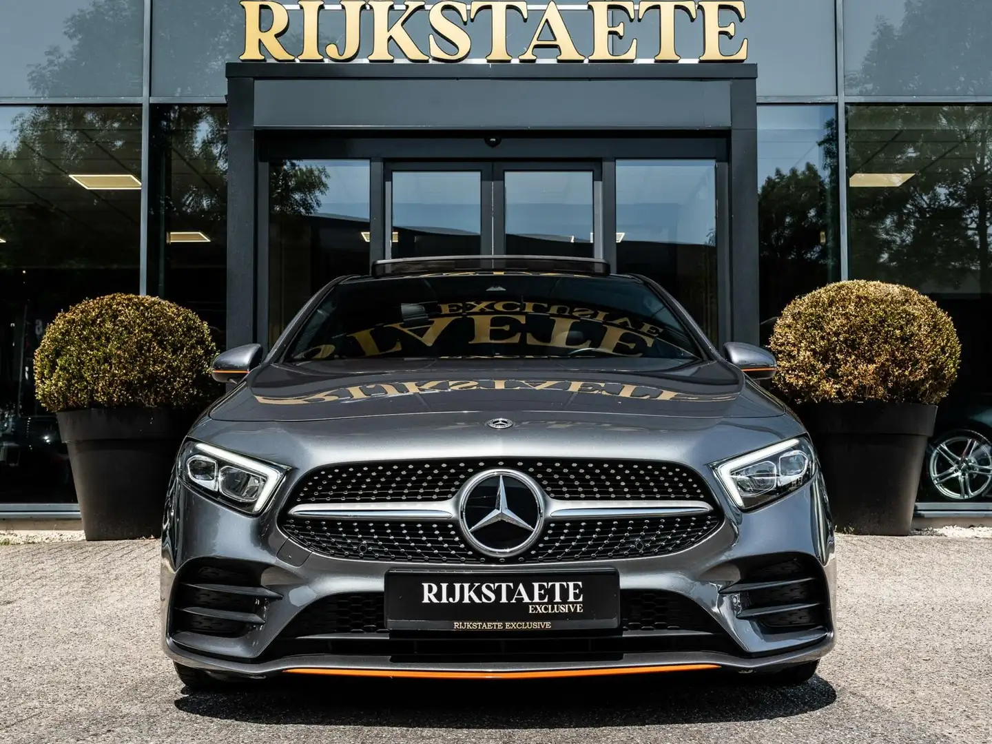 Mercedes-Benz A 200 A200 Premium AMG|PANO|BURMESTER|CAMERA|18' Grijs - 2