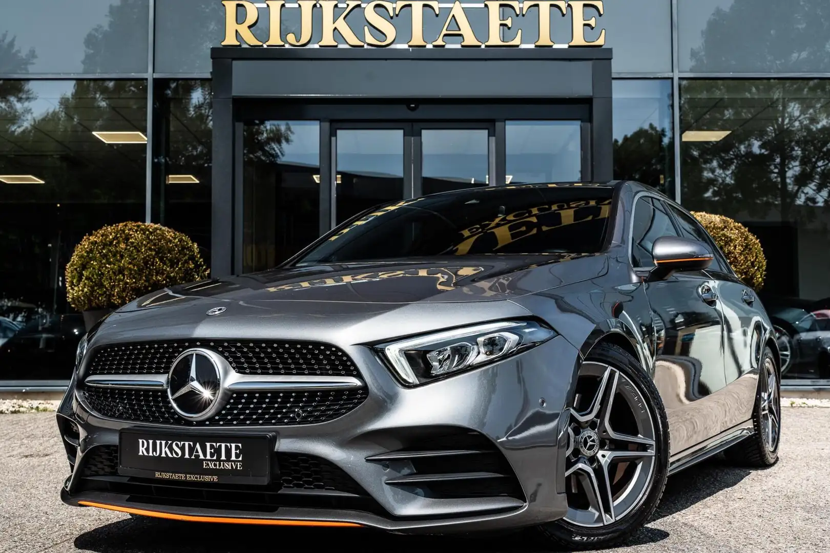 Mercedes-Benz A 200 A200 AMG|PANO|BURMESTER|CAMERA|18'|CARPLAY Grau - 1