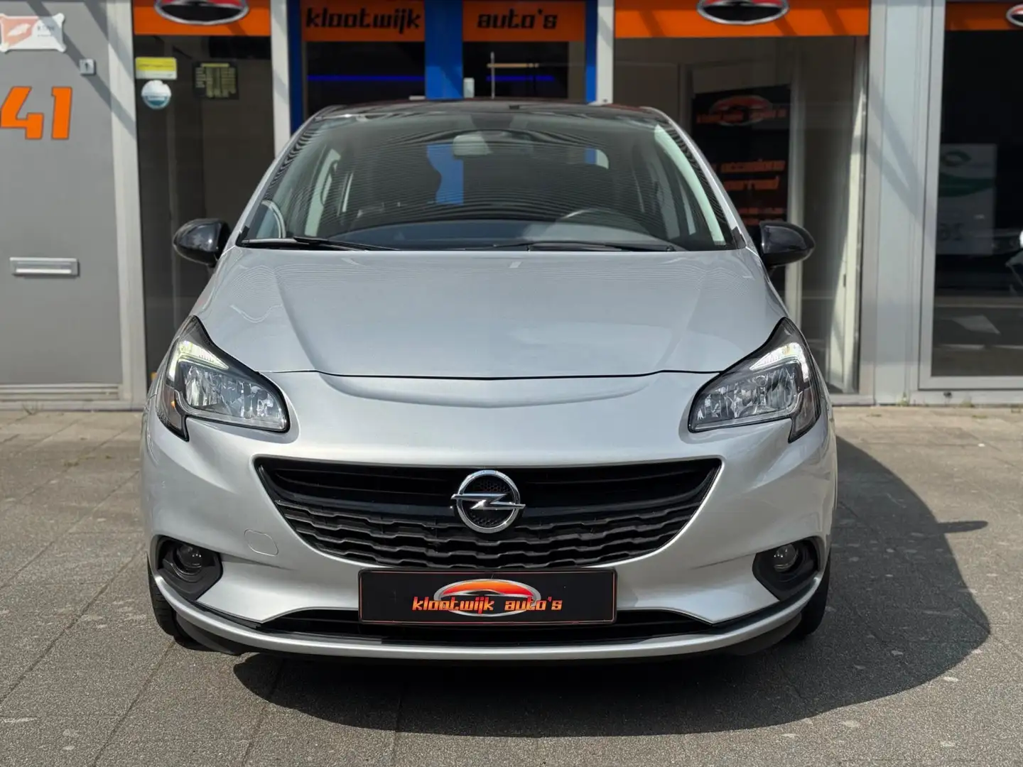 Opel Corsa 1.4 Black Edition Navigatie Cruise Camera CarPlay Gris - 2