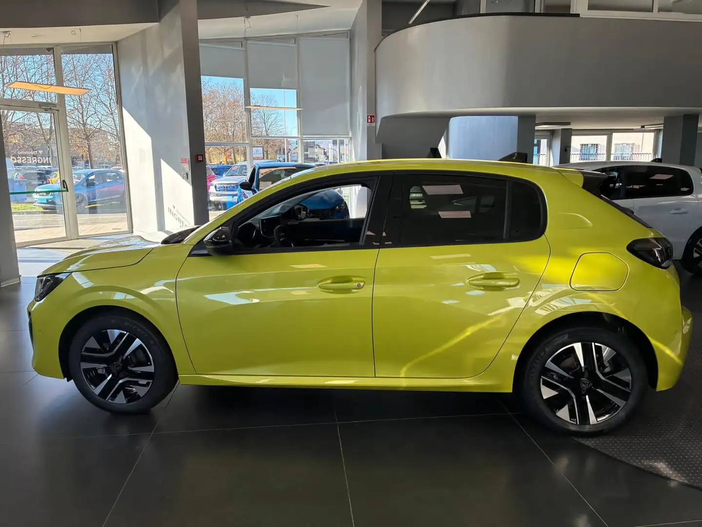 Peugeot 208 1.2 PureTech Allure Jaune - 2