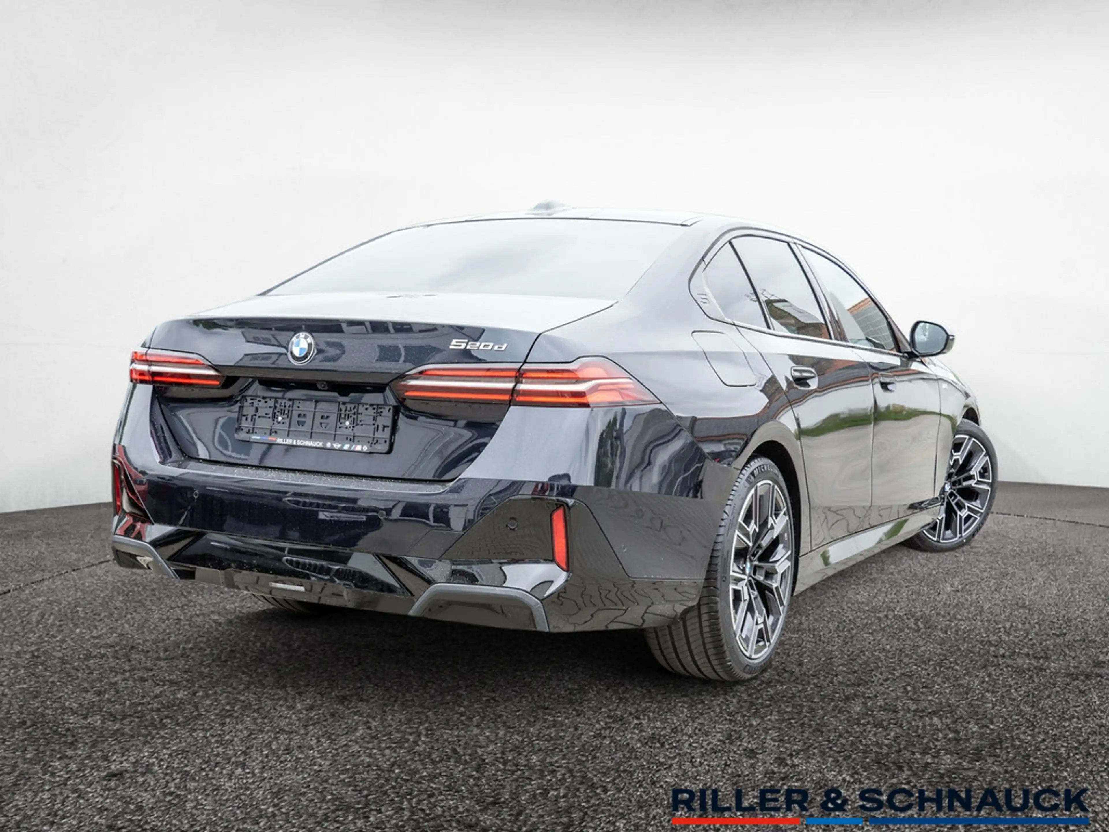 BMW 520 d M-Sport HUD STANDHZ SITZBELÜFTUNG PANO — photo 3