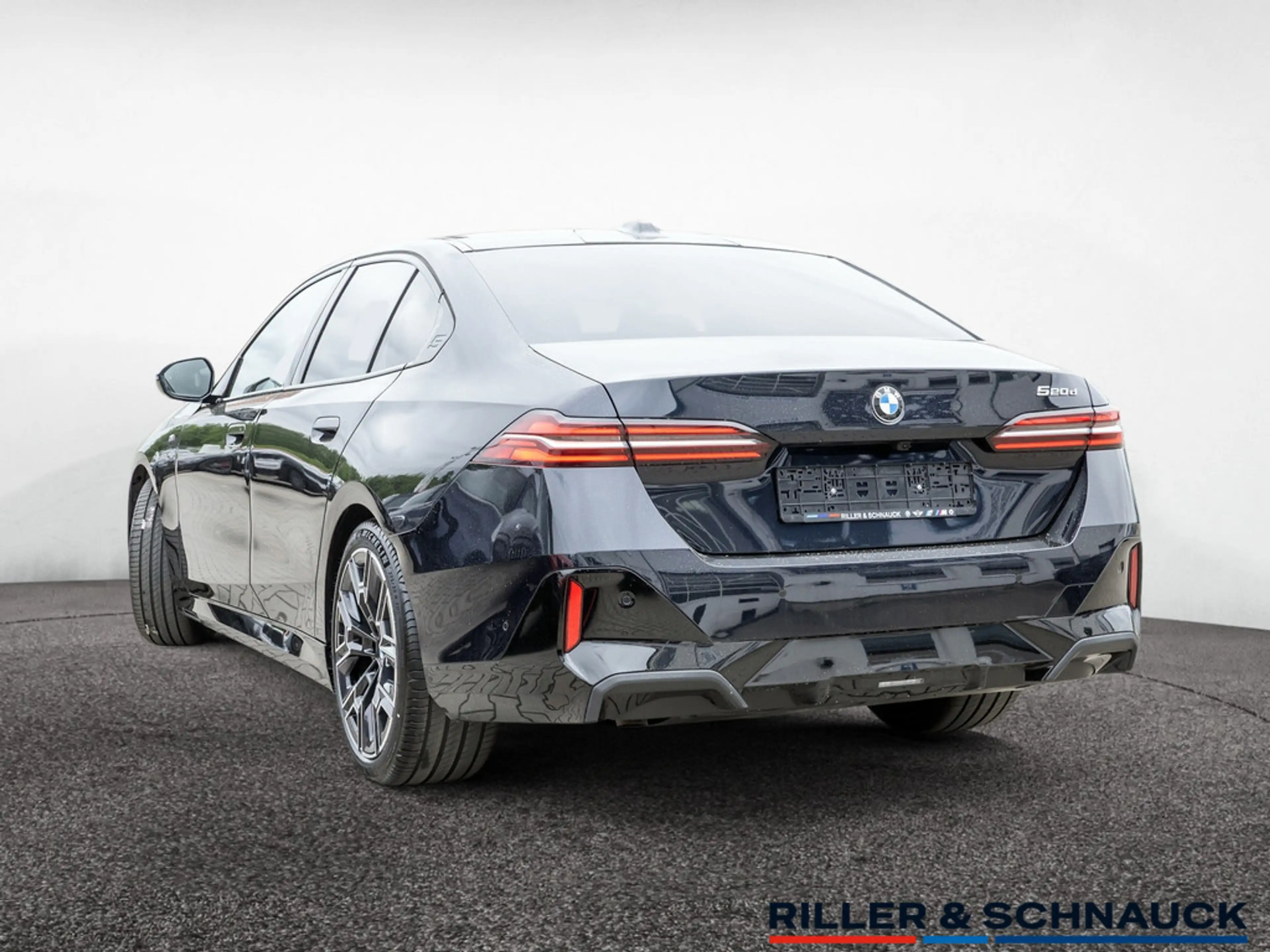 BMW 520 d M-Sport HUD STANDHZ SITZBELÜFTUNG PANO — photo 4