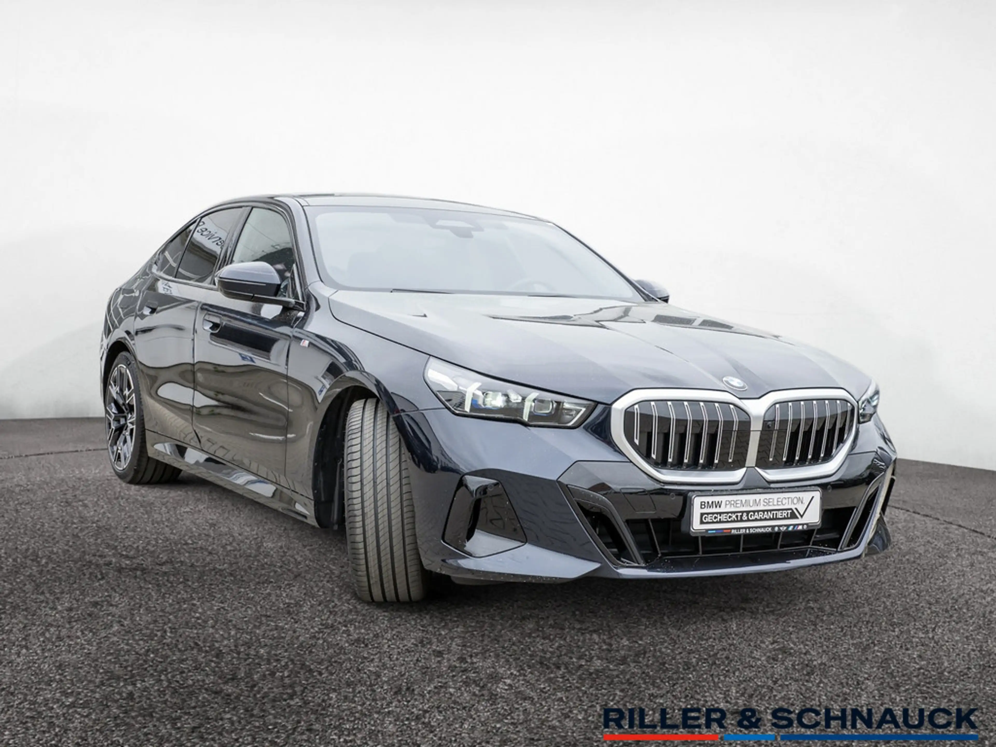 BMW 520 d M-Sport HUD STANDHZ SITZBELÜFTUNG PANO — photo 2