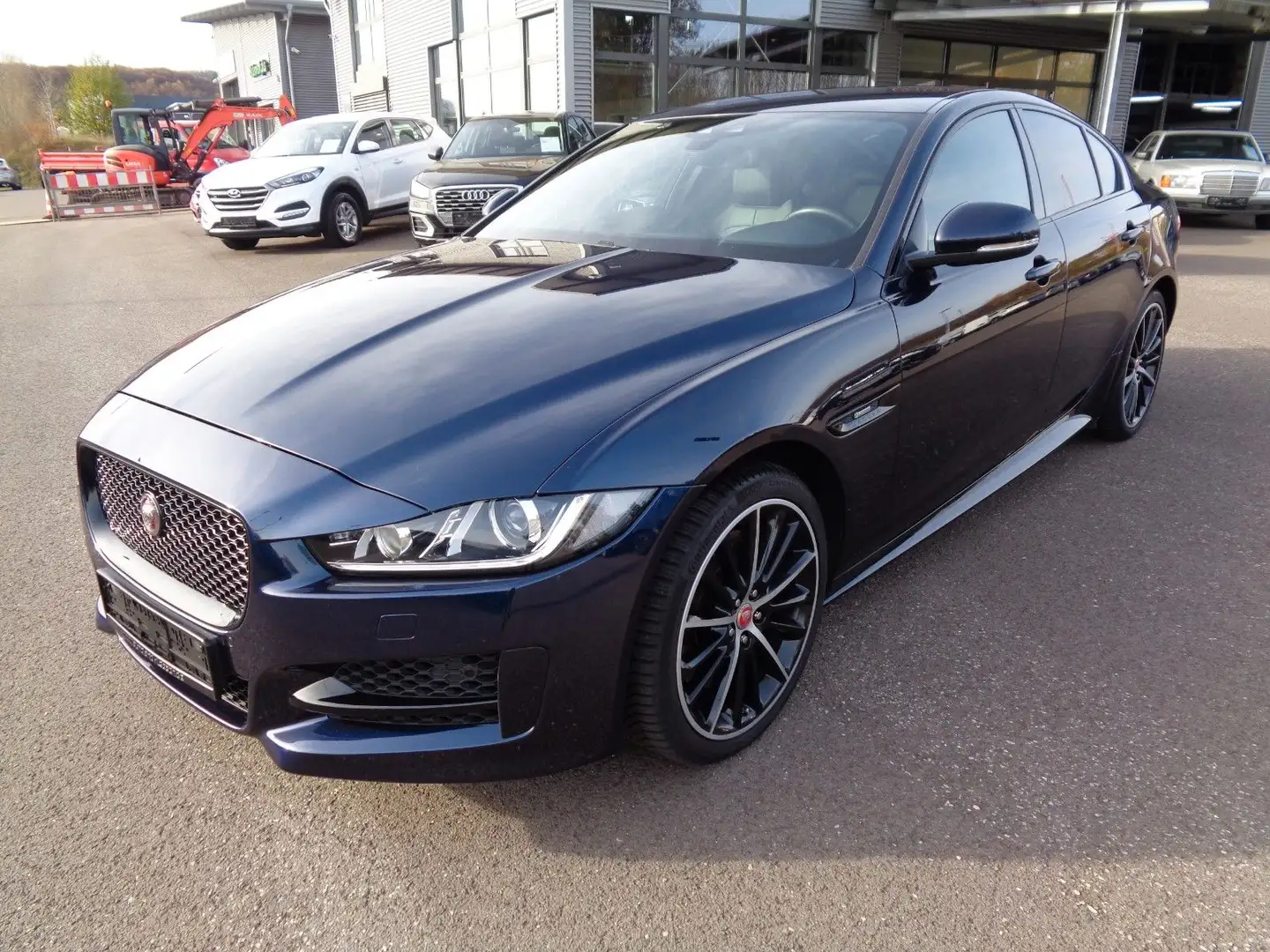 Jaguar XE R-Sport AWD Blau - 1