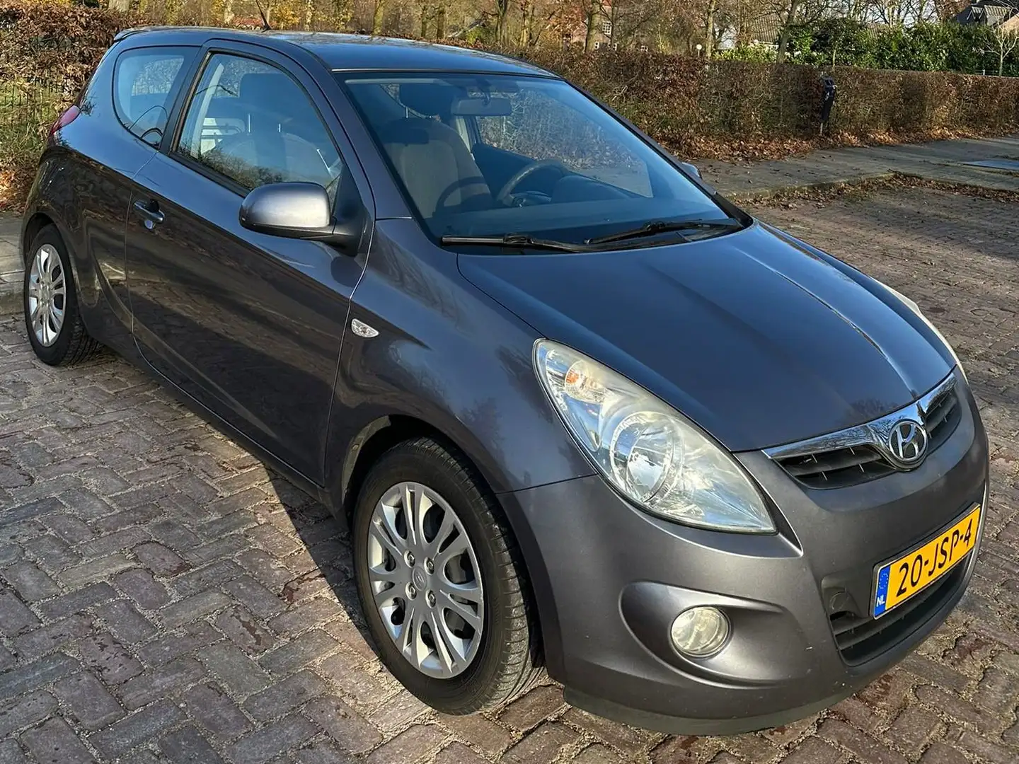 Hyundai i20 i20 1.2i Dynamic Grijs - 2