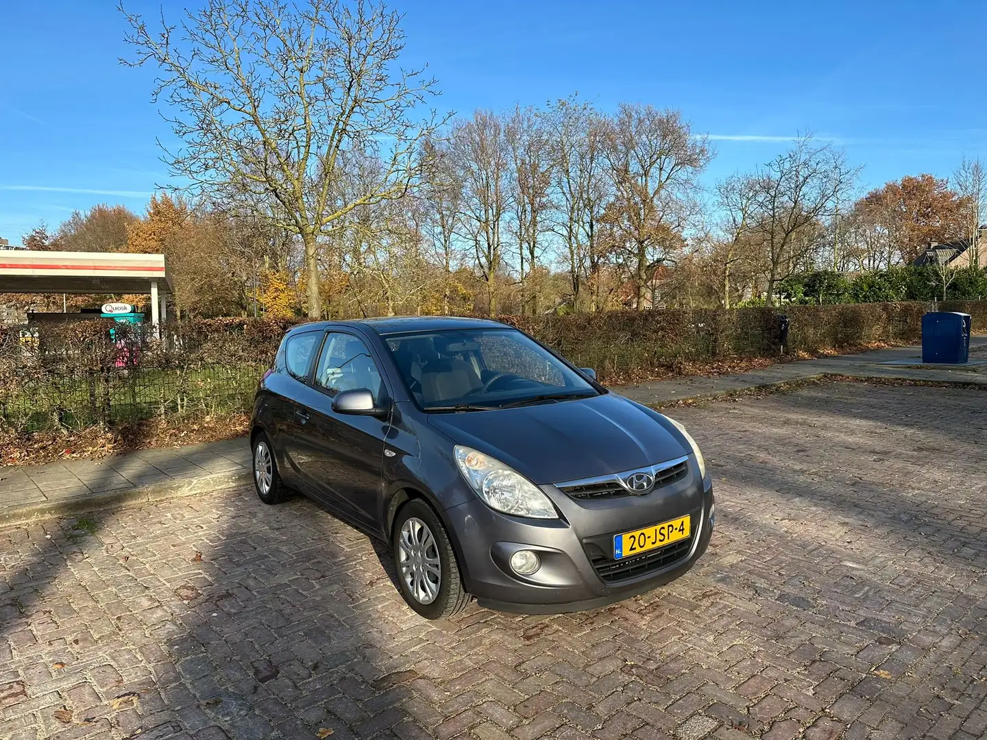 Hyundai i20 i20 1.2i Dynamic Grijs - 1