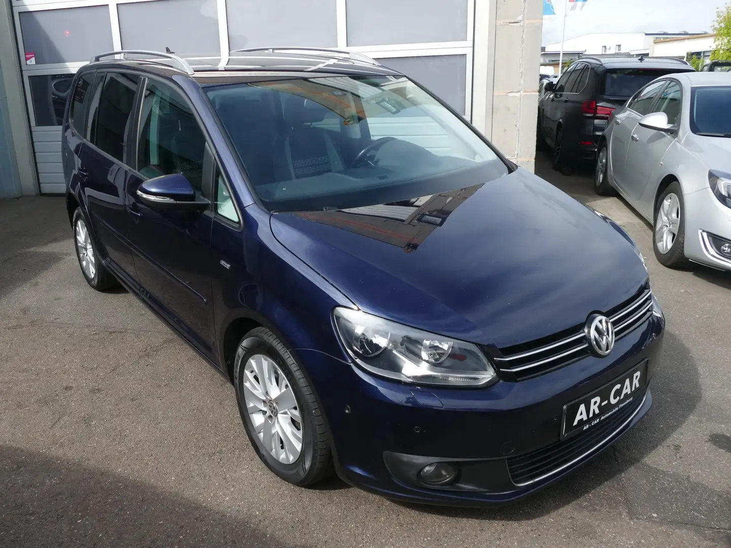 Volkswagen Touran 2.0 TDI BMT Klima Panorama Einparkhi HU/AU 03/2027 Blau - 2