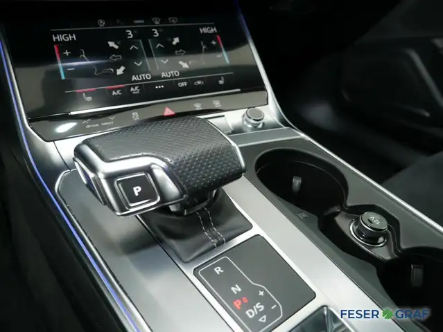 Audi RS6 view 7