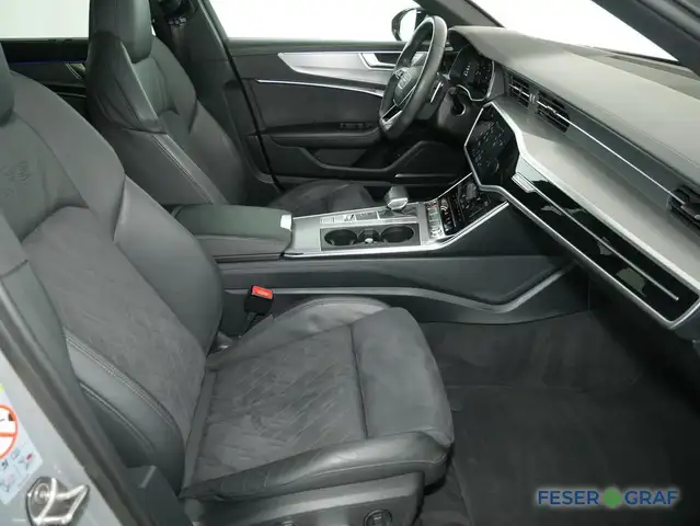 Audi RS6 view 4