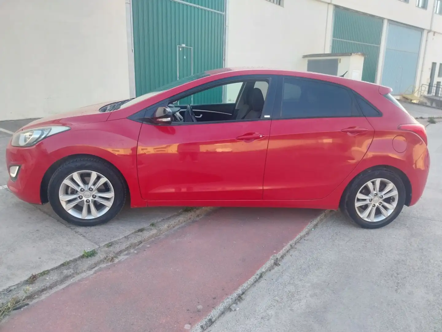 Hyundai i30 1.4CRDi Go Rojo - 2