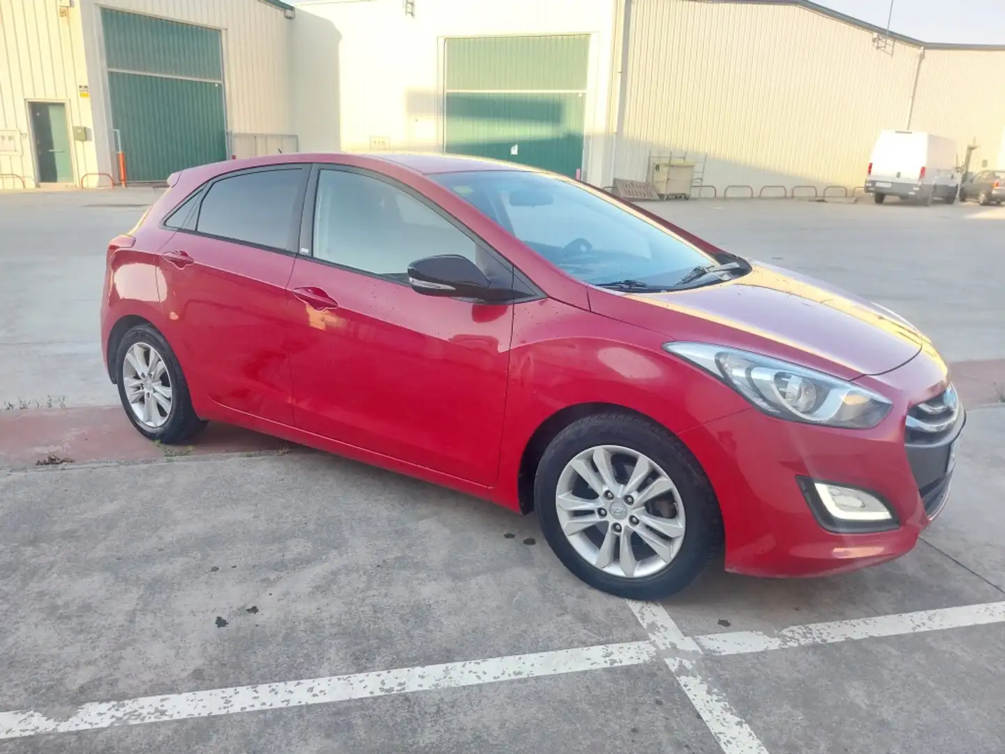 Hyundai i30 1.4CRDi Go Rojo - 1