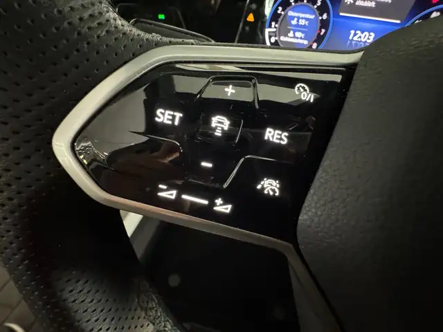 Volkswagen Golf view 12