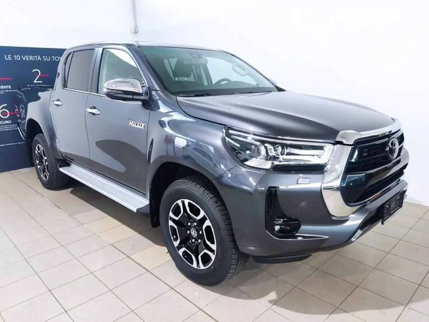 Toyota Hilux 2.4 D-4D A/T 4WD 4 porte Double Cab Executive Gris - 1
