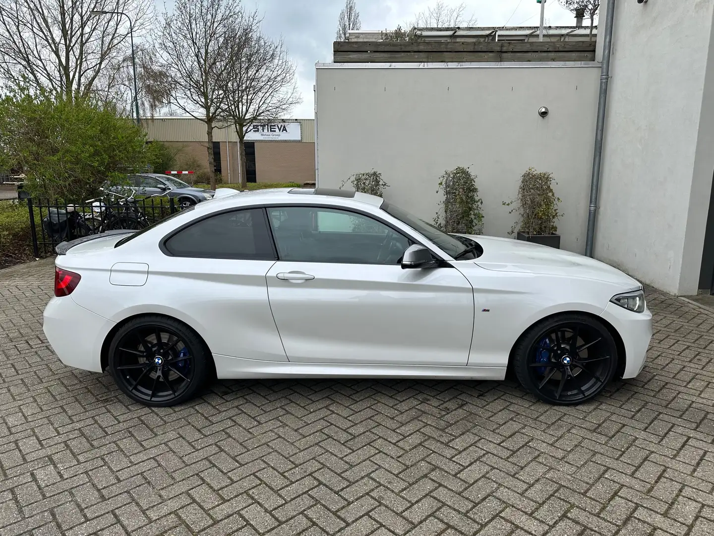 BMW 235 M235i Coupe Sport-Aut. Weiß - 2