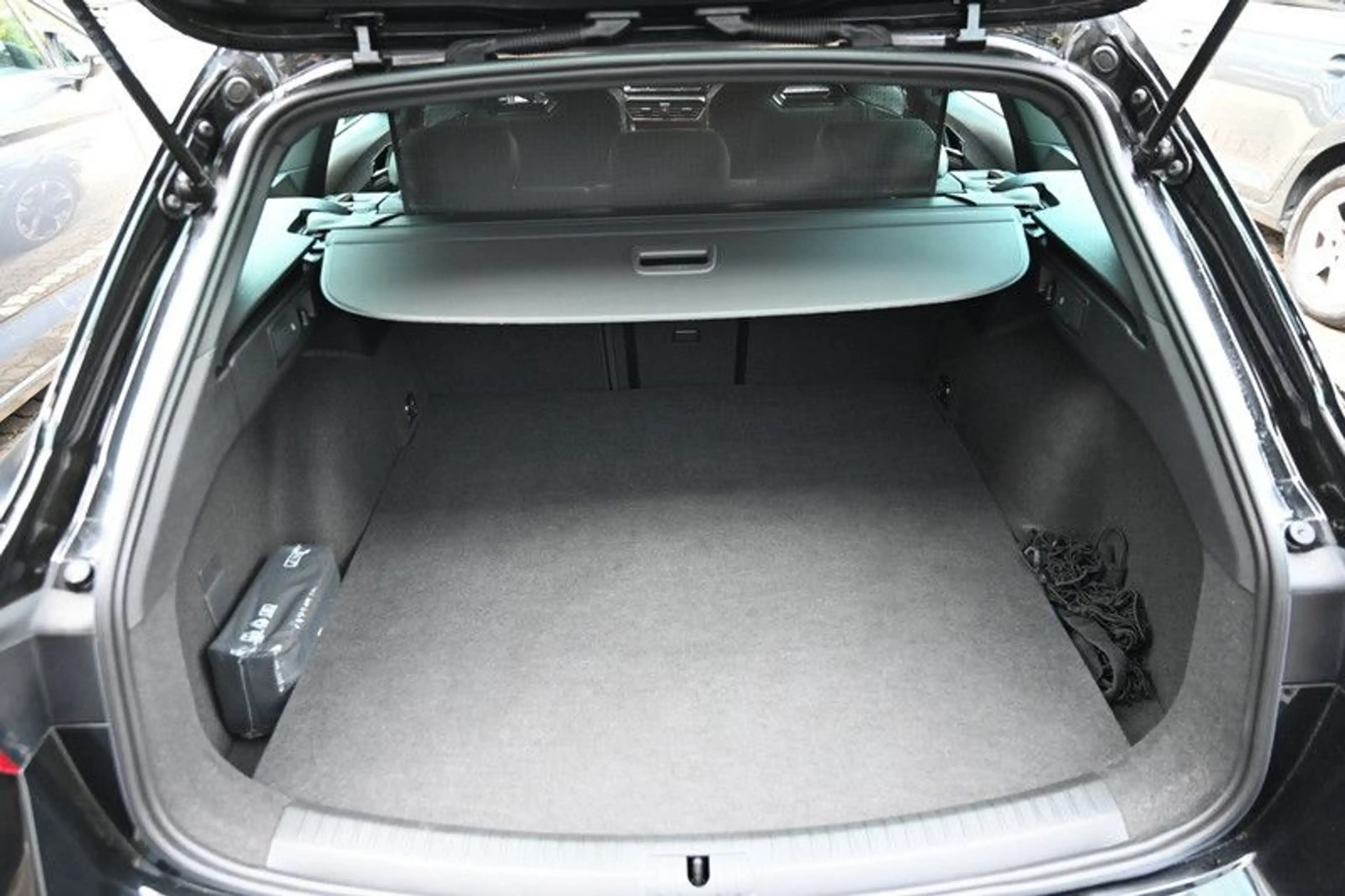 CUPRA Leon Sportstourer e-Hybrid Kamera Navi Leder 1Hd — photo 15