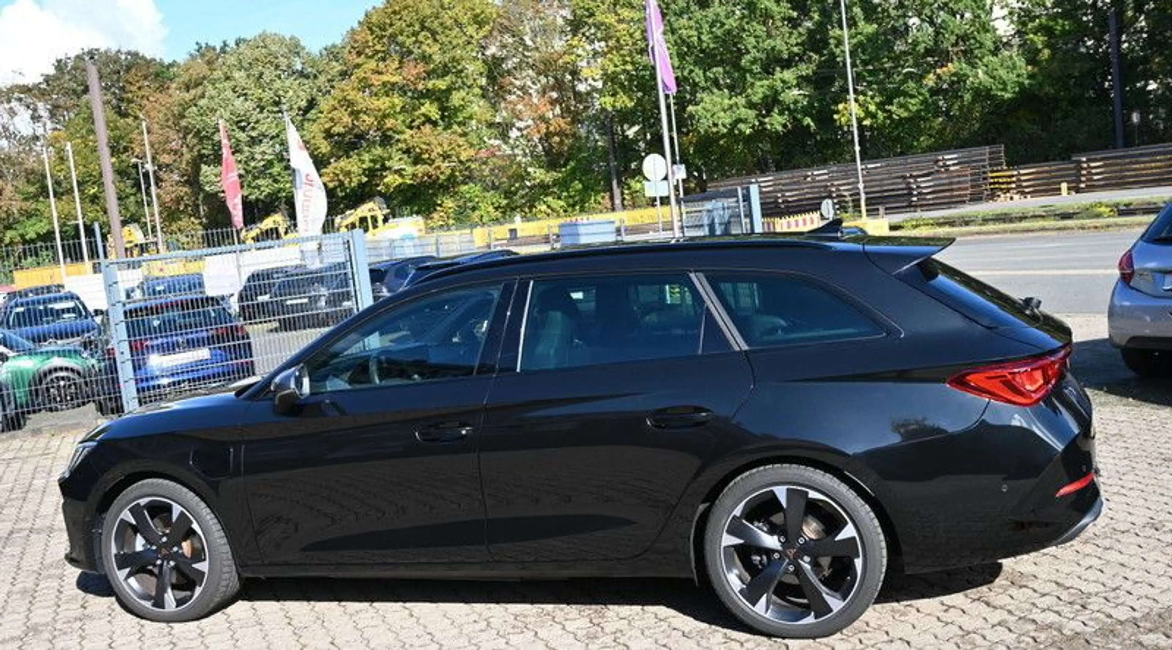 CUPRA Leon Sportstourer e-Hybrid Kamera Navi Leder 1Hd — photo 4