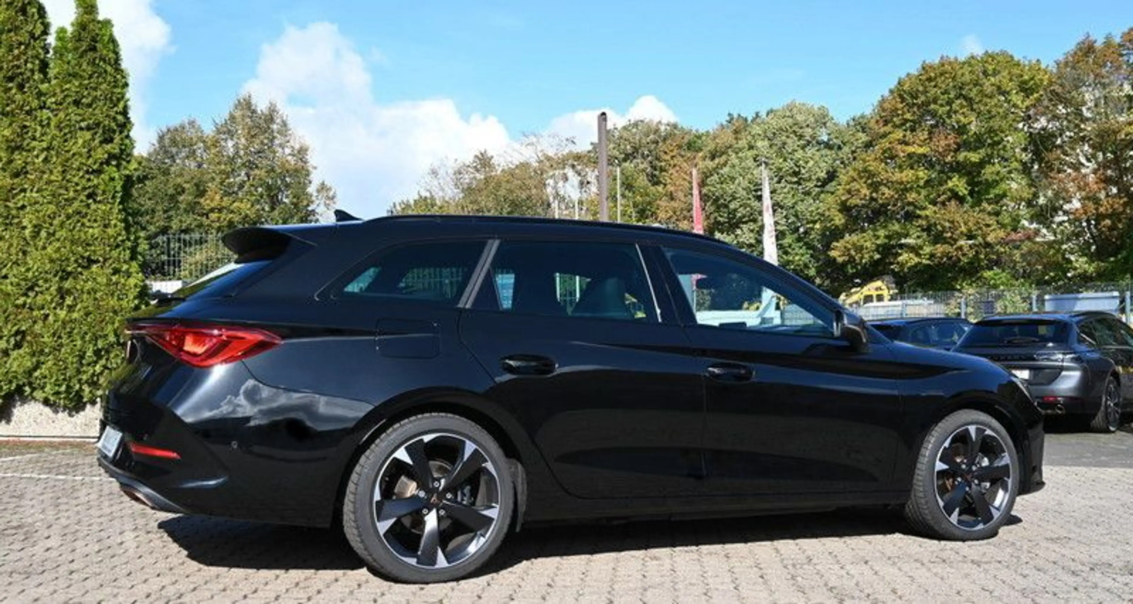 CUPRA Leon Sportstourer e-Hybrid Kamera Navi Leder 1Hd — photo 6