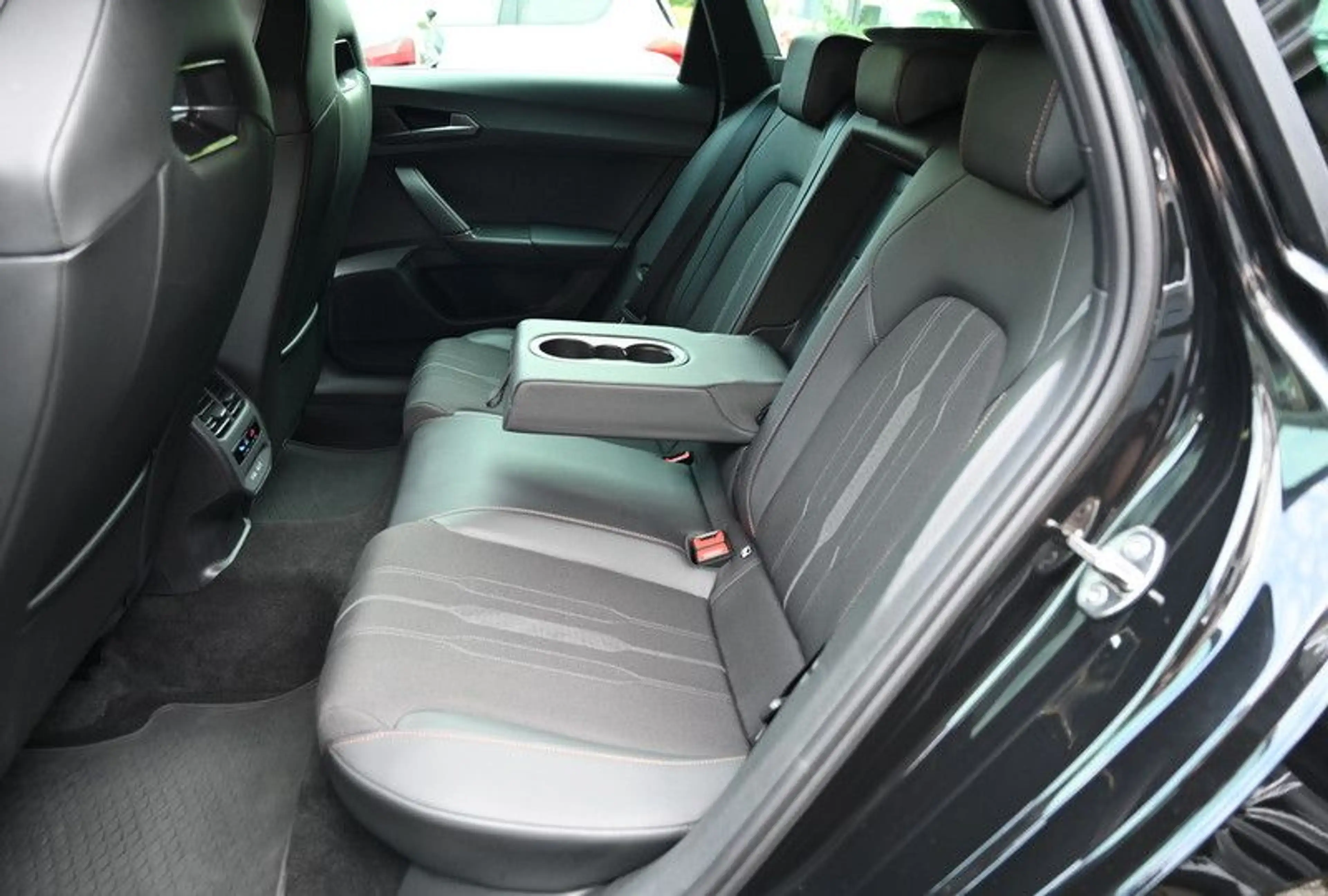 CUPRA Leon Sportstourer e-Hybrid Kamera Navi Leder 1Hd — photo 14