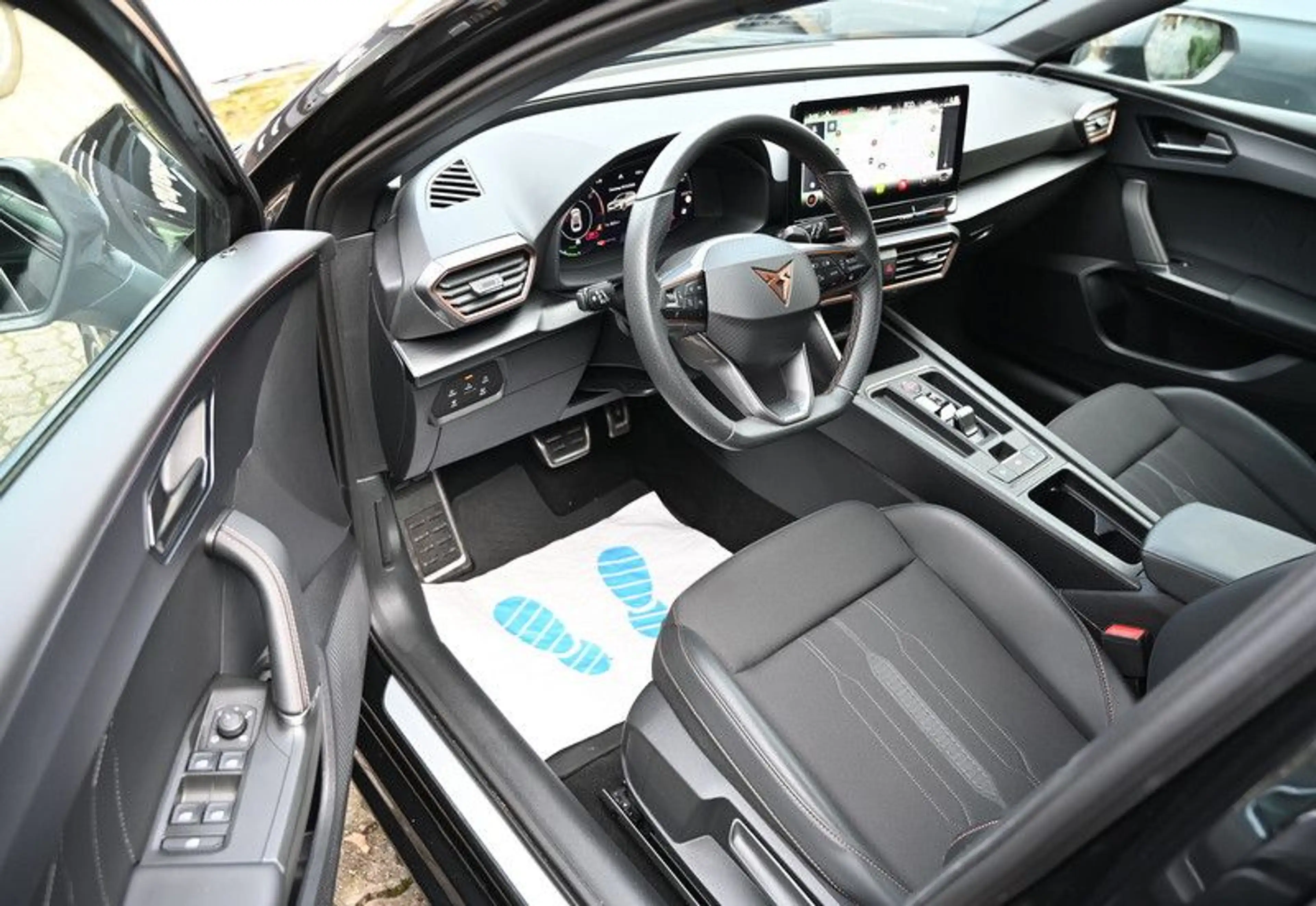 CUPRA Leon Sportstourer e-Hybrid Kamera Navi Leder 1Hd — photo 11