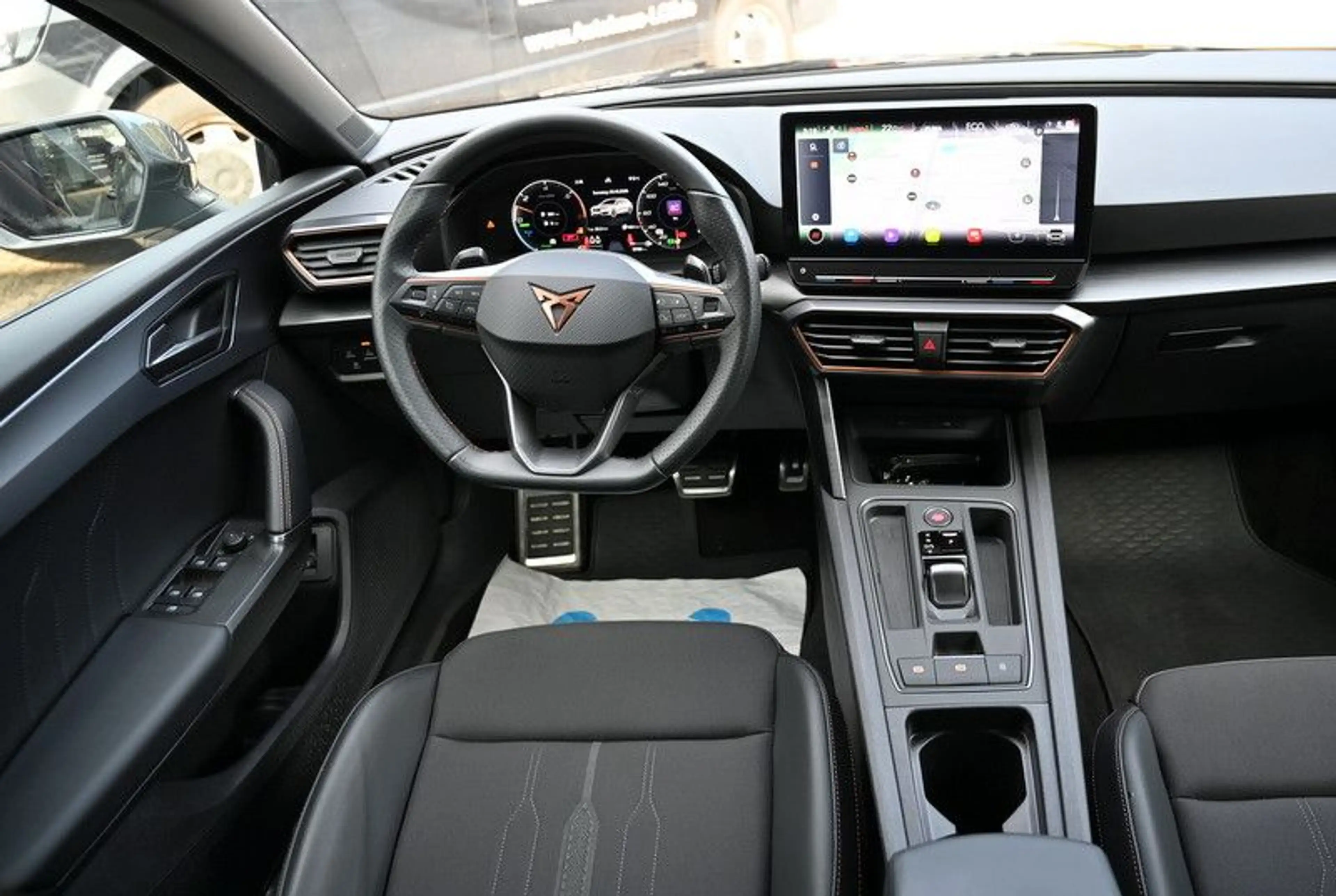 CUPRA Leon Sportstourer e-Hybrid Kamera Navi Leder 1Hd — photo 13