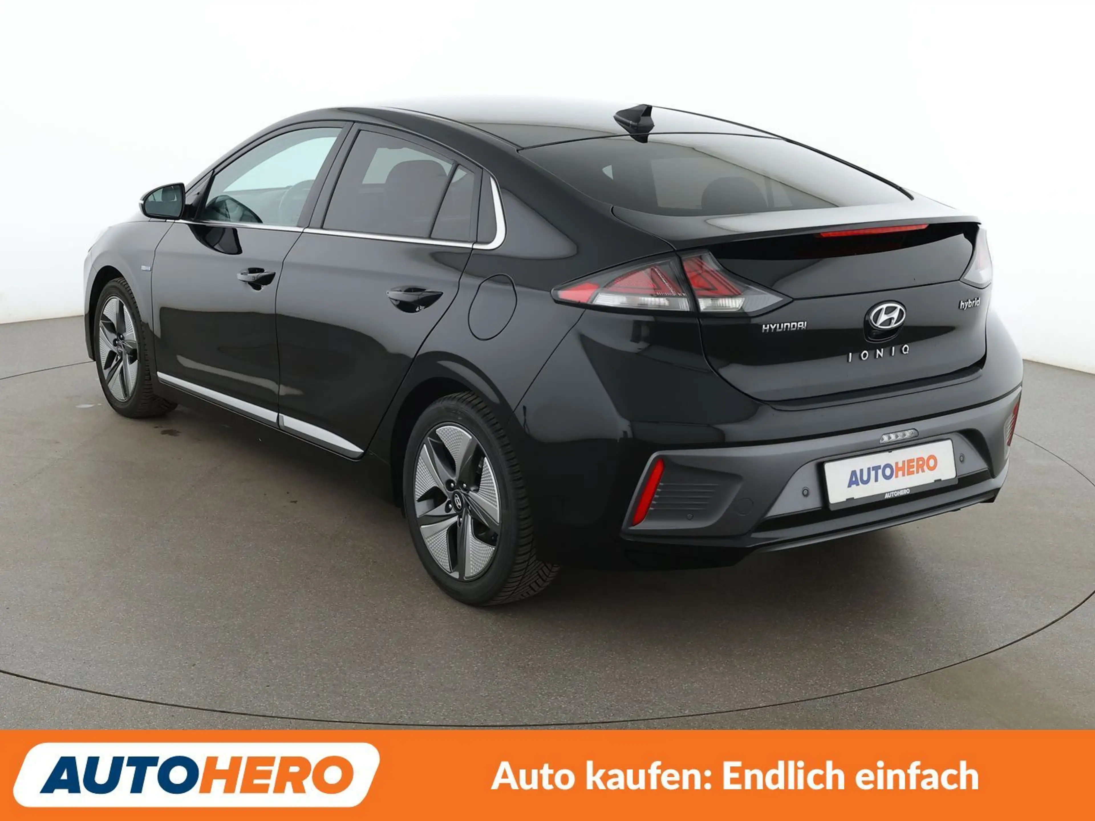 Hyundai IONIQ 1.6 Hybrid Premium Aut.*NAV*ACC*CAM*PDC*SHZ*ALU* — photo 4