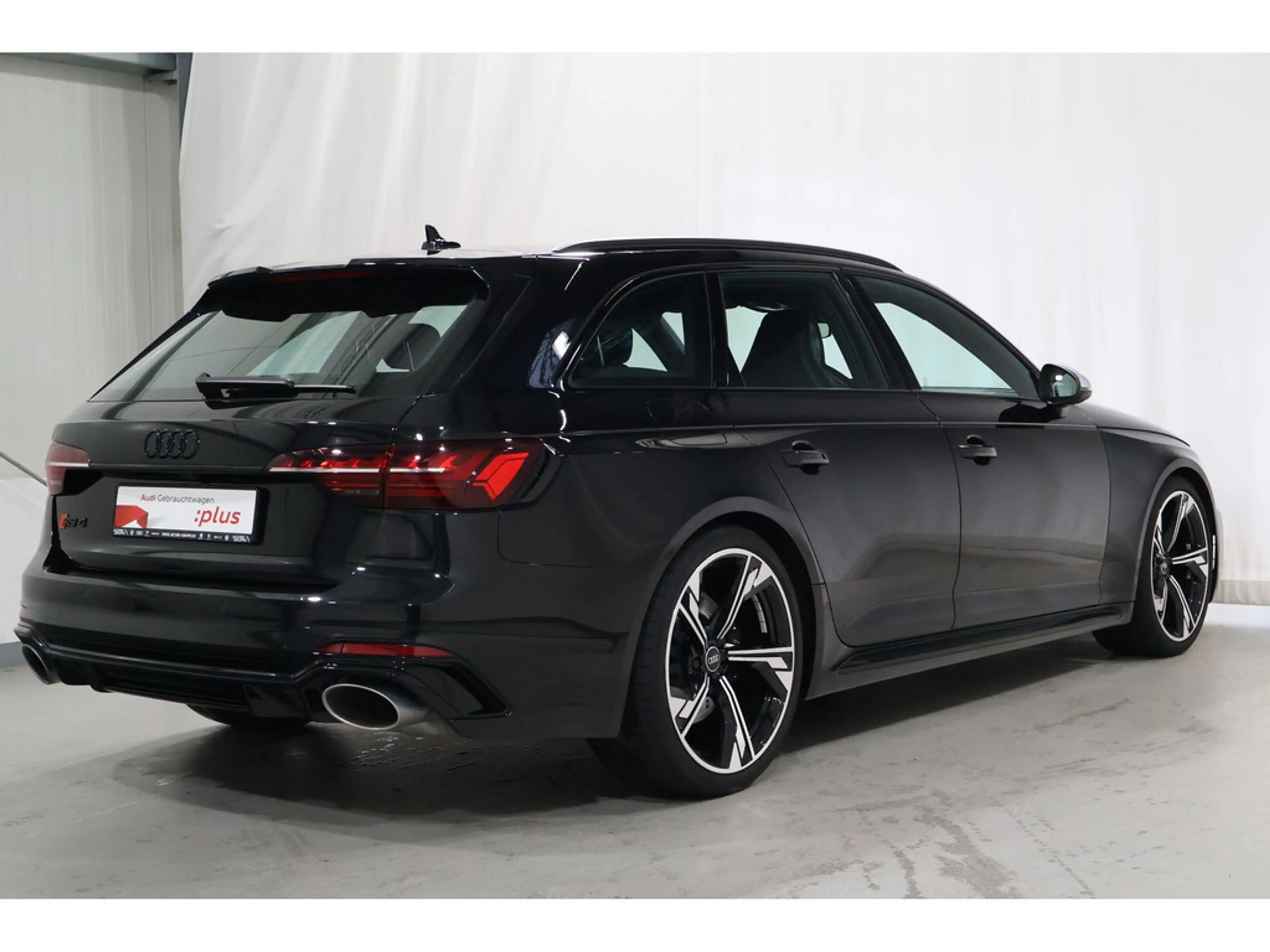 Audi RS4 — photo 4