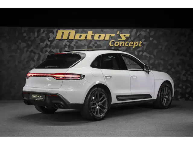 Porsche Macan view 3