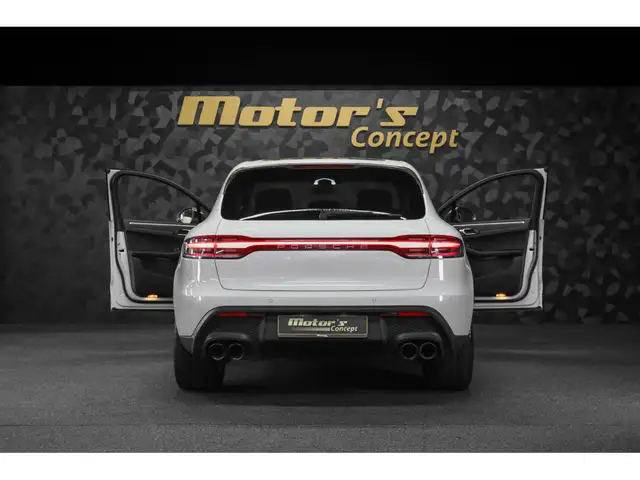 Porsche Macan view 5