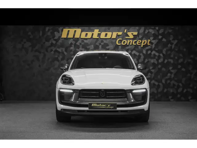 Porsche Macan view 4