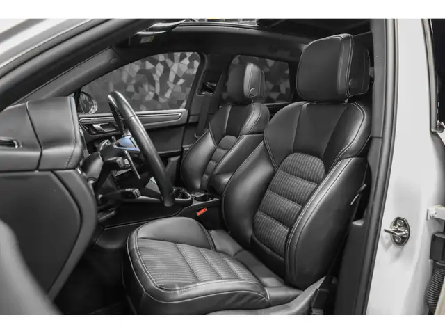 Porsche Macan view 9