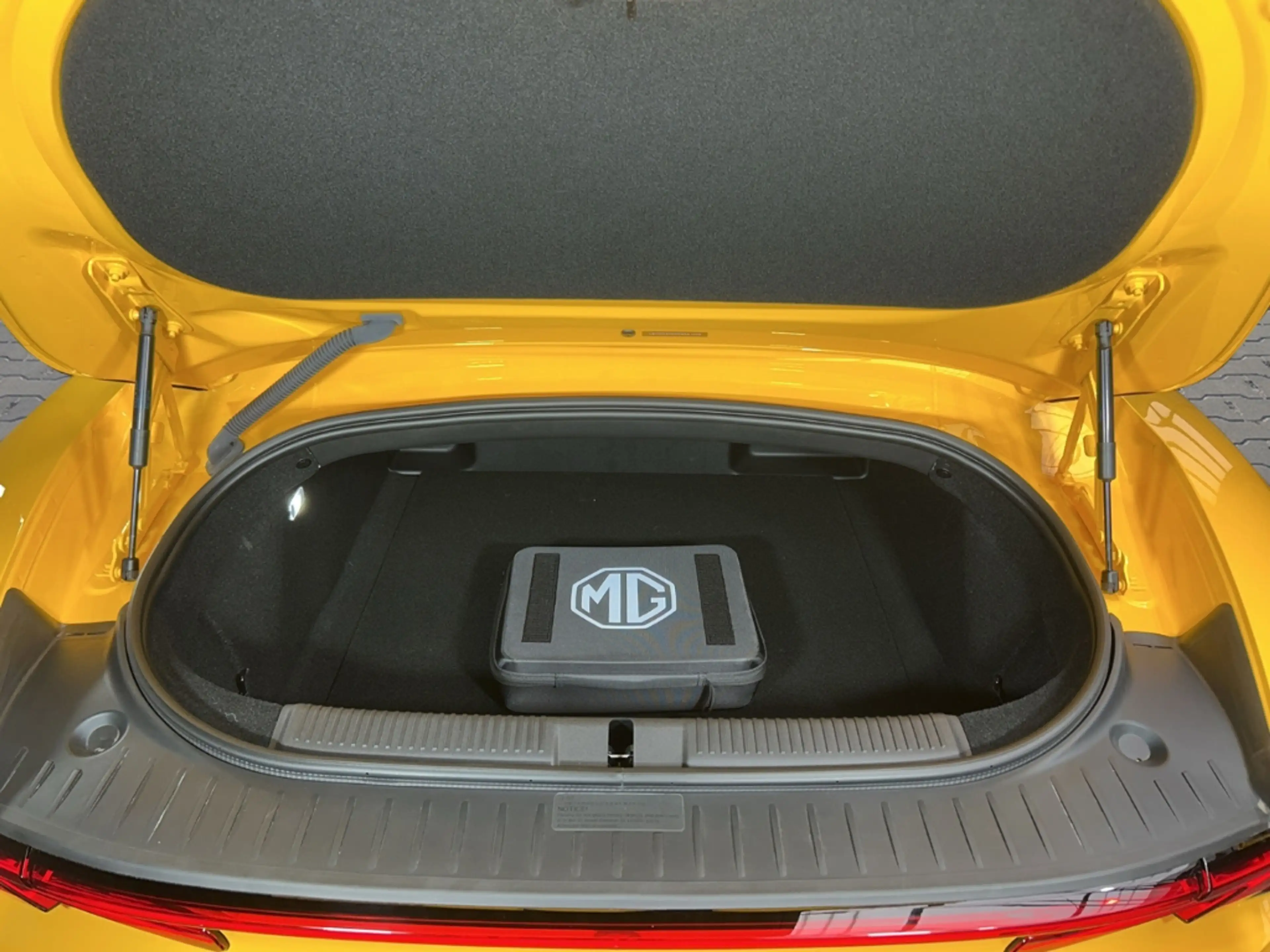 MG Cyberster Xpower AWD Memory Sitze, Soundsystem, 360* Kamera, — photo 15